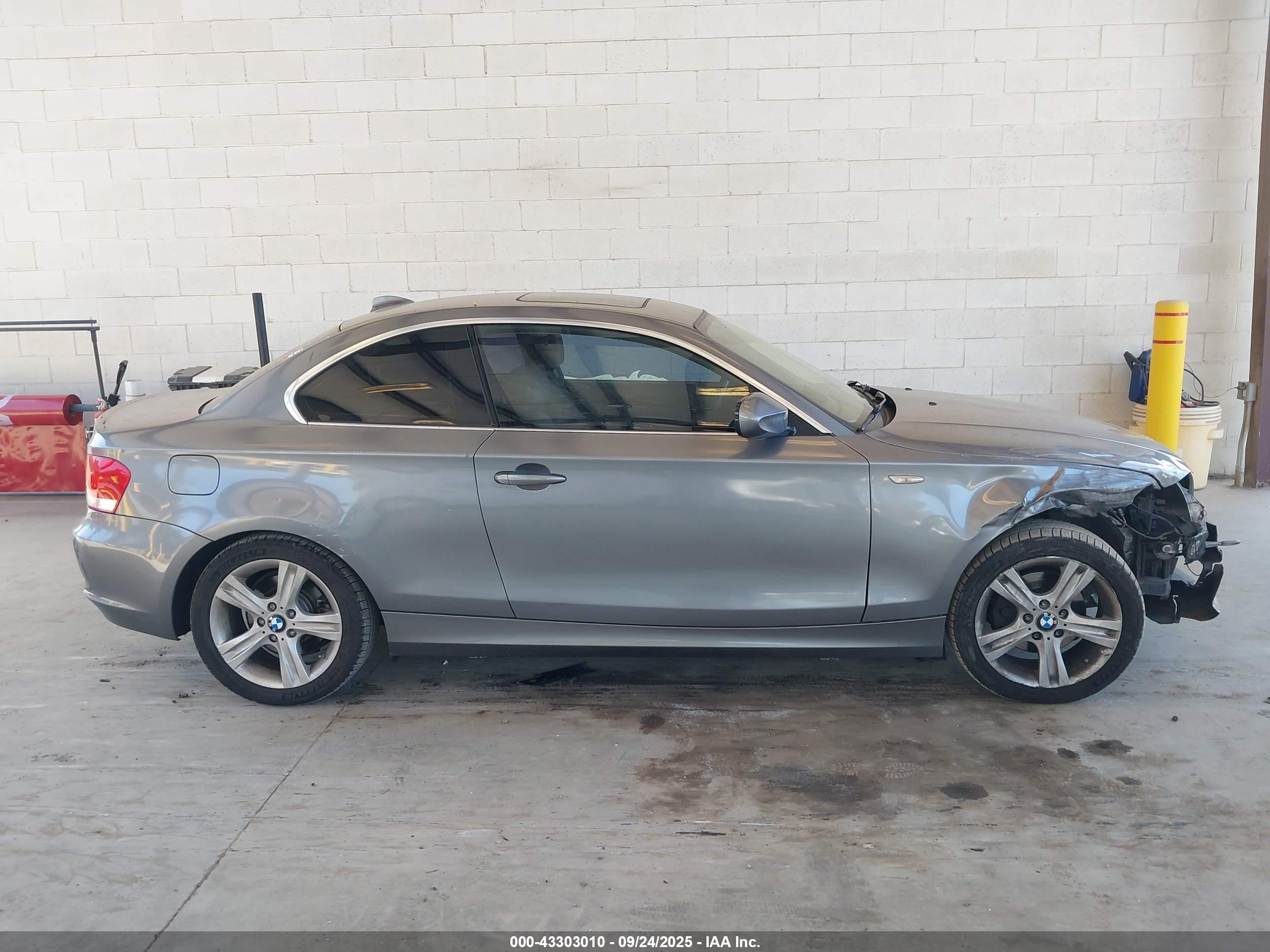 2012 Bmw 128i   Серый vin: WBAUP9C5XCVL91817