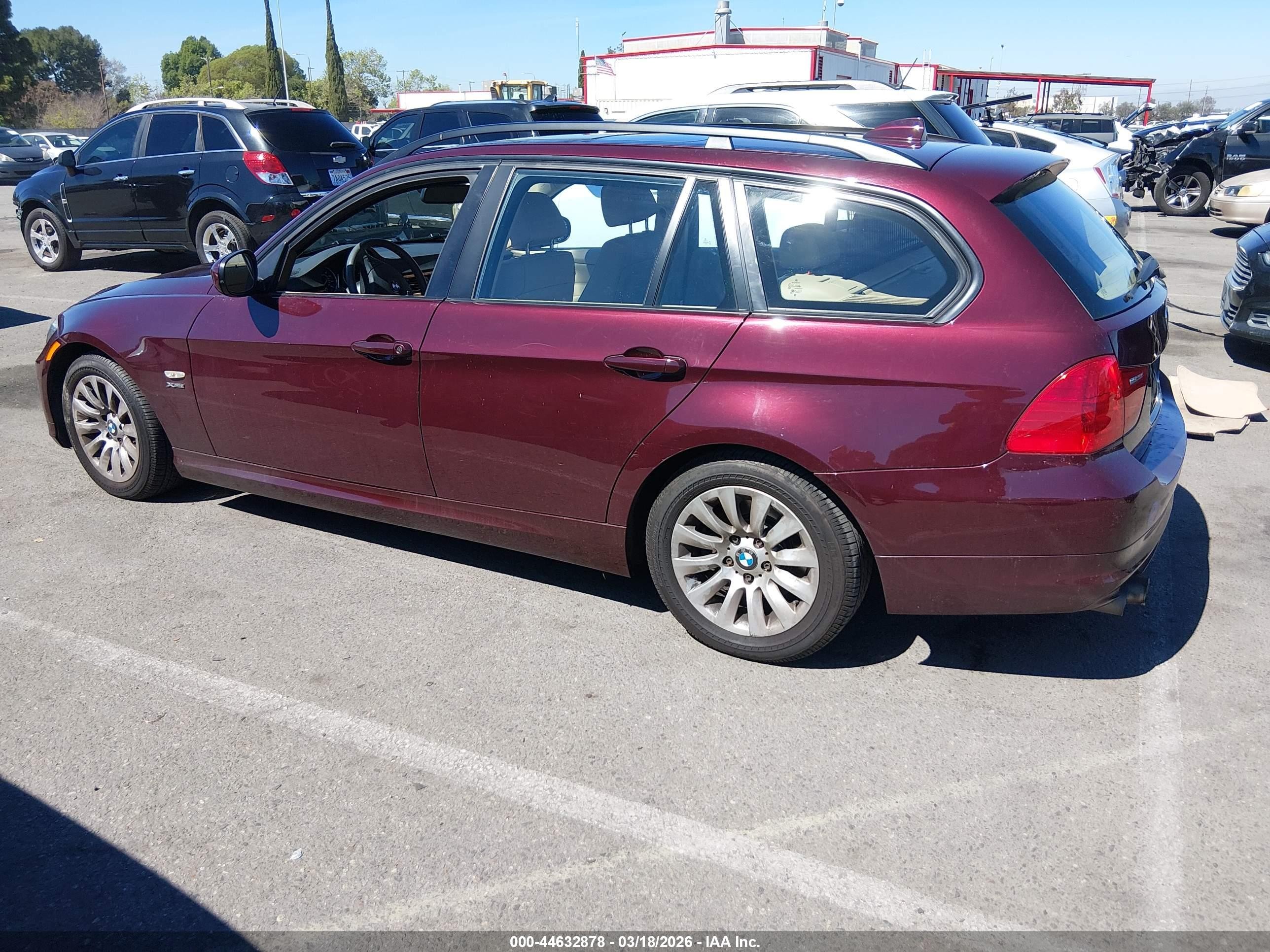 2009 Bmw 328i Xdrive Burgundy vin: WBAUU33589A539792