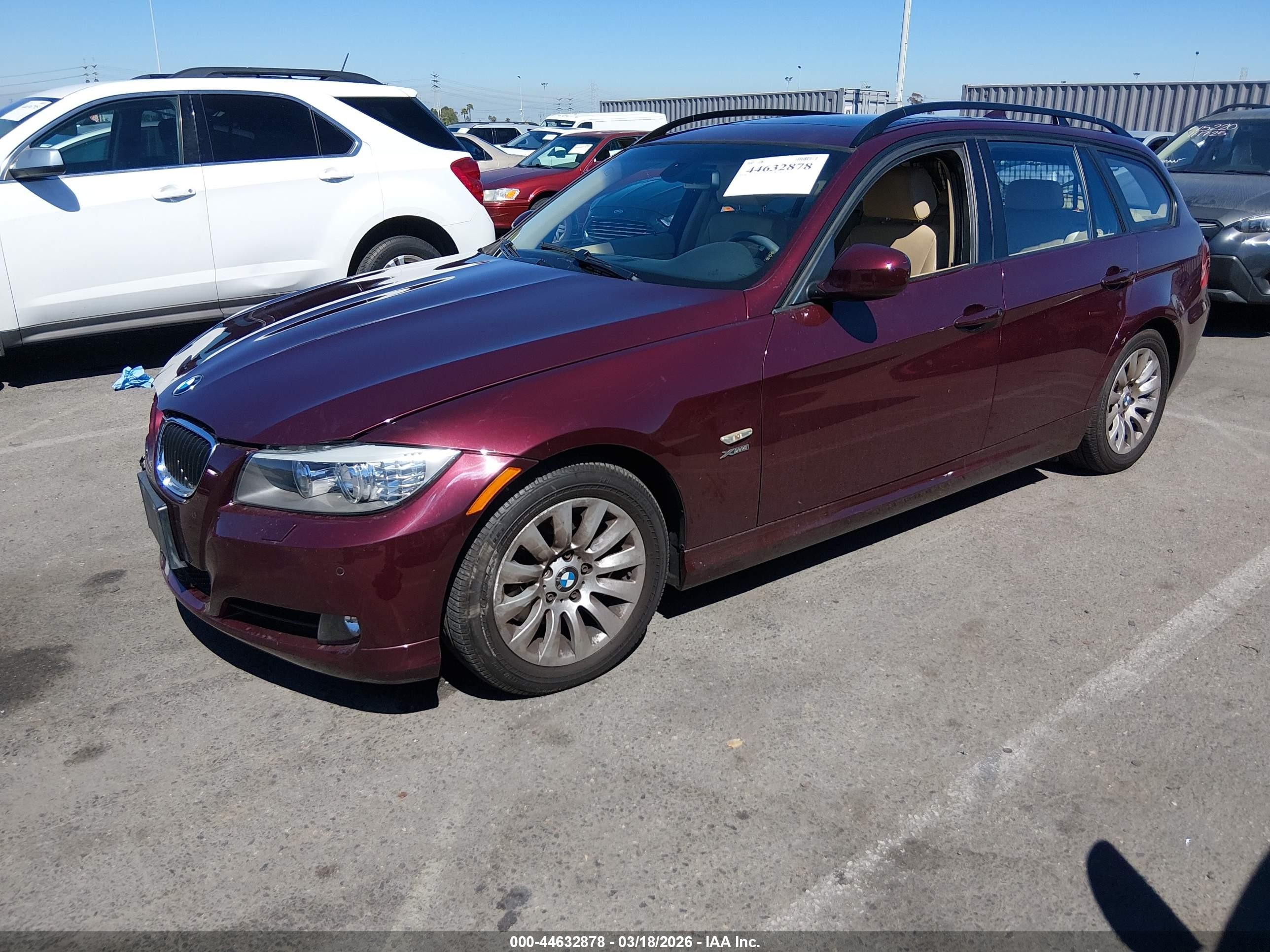 2009 Bmw 328i Xdrive Burgundy vin: WBAUU33589A539792