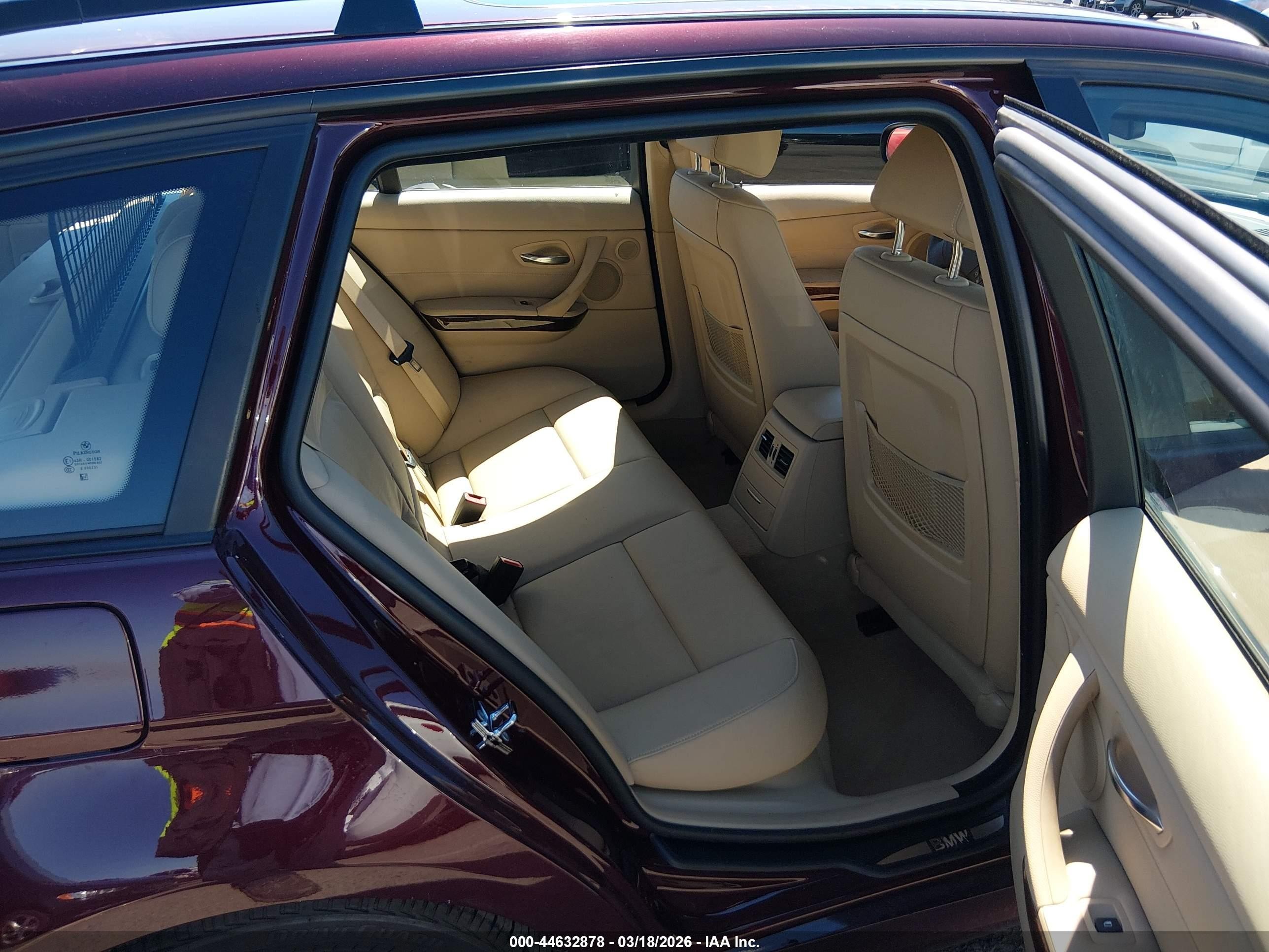 2009 Bmw 328i Xdrive Burgundy vin: WBAUU33589A539792