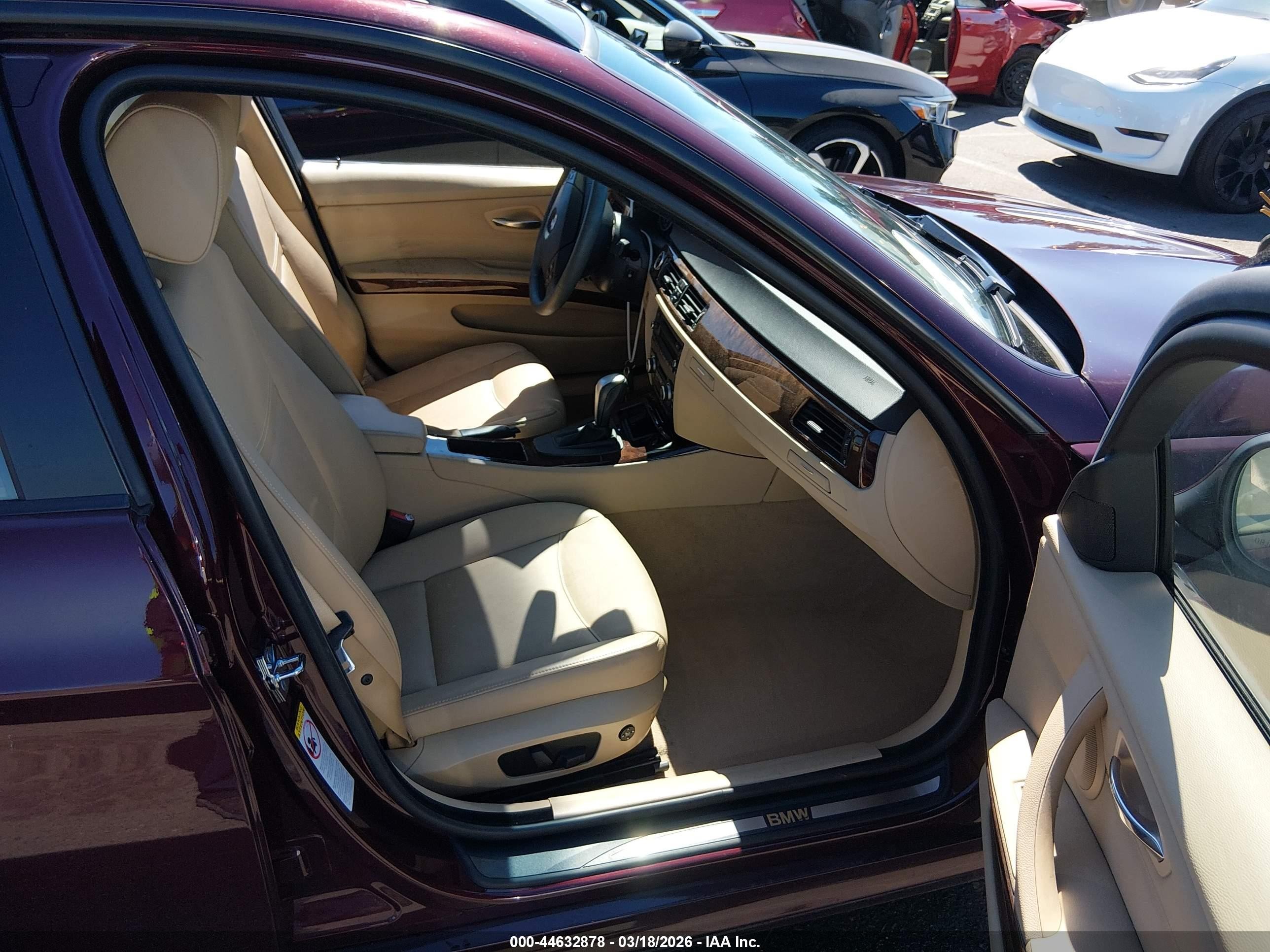 2009 Bmw 328i Xdrive Burgundy vin: WBAUU33589A539792