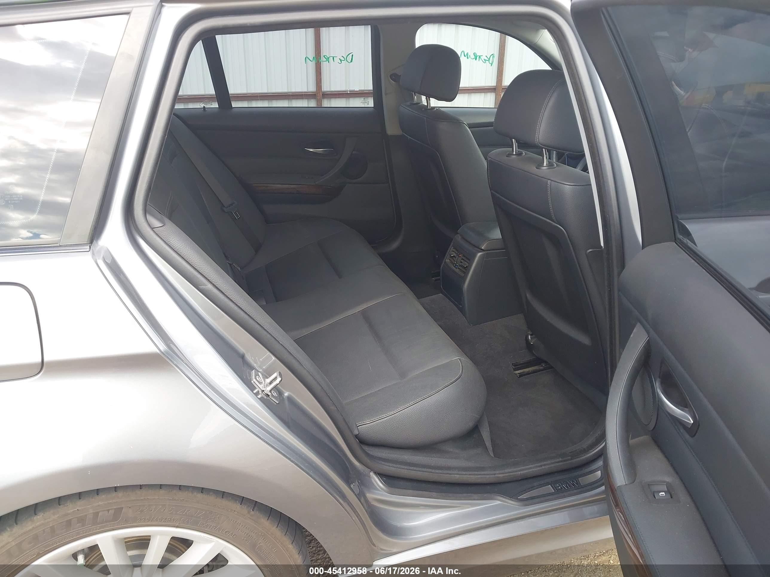 2010 Bmw 328i Xdrive Gray vin: WBAUU3C50AA540889