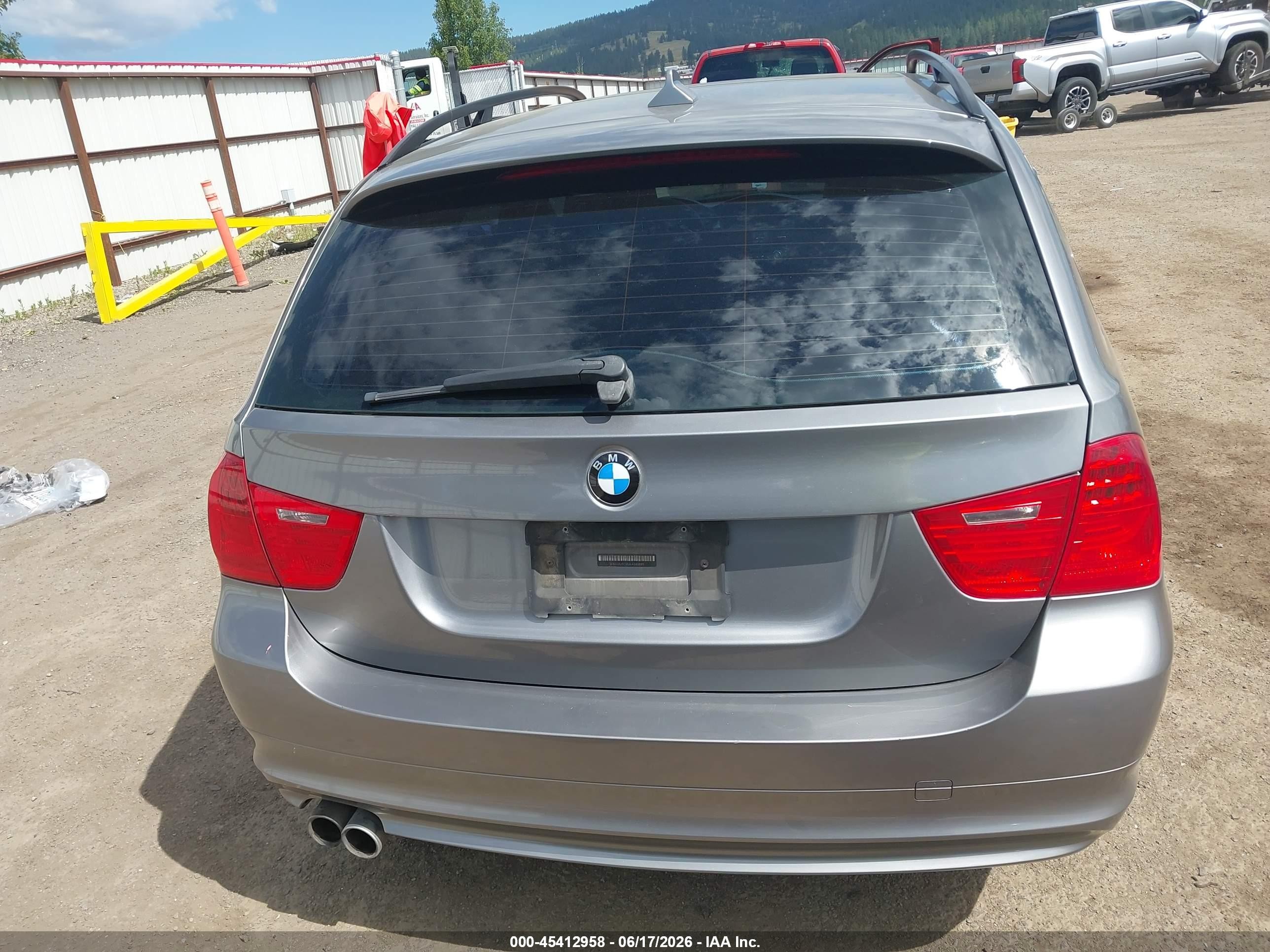 2010 Bmw 328i Xdrive Gray vin: WBAUU3C50AA540889