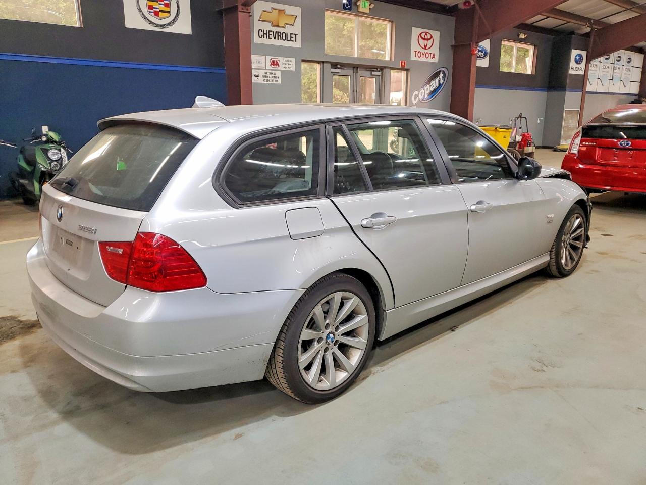 2012 Bmw 328 Xi Silver vin: WBAUU3C51CA951317