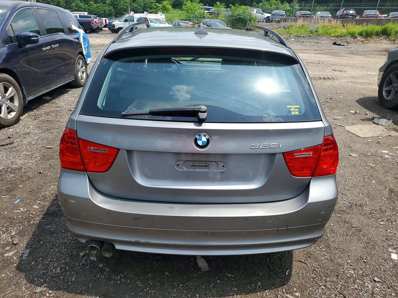 2010 Bmw 328 Xi Silver vin: WBAUU3C55AA540953