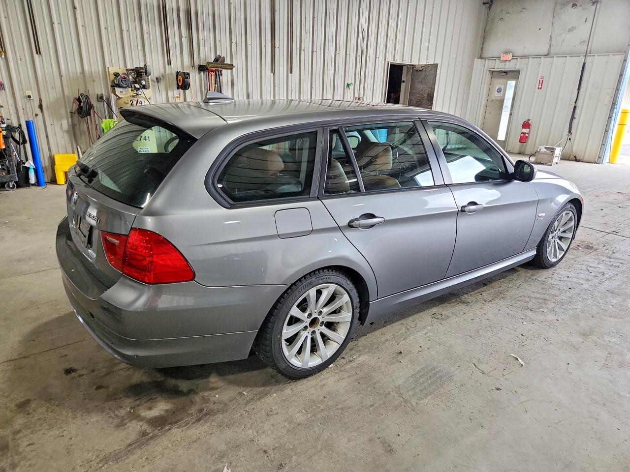 2012 Bmw 328i Silver vin: WBAUU3C58CA951170