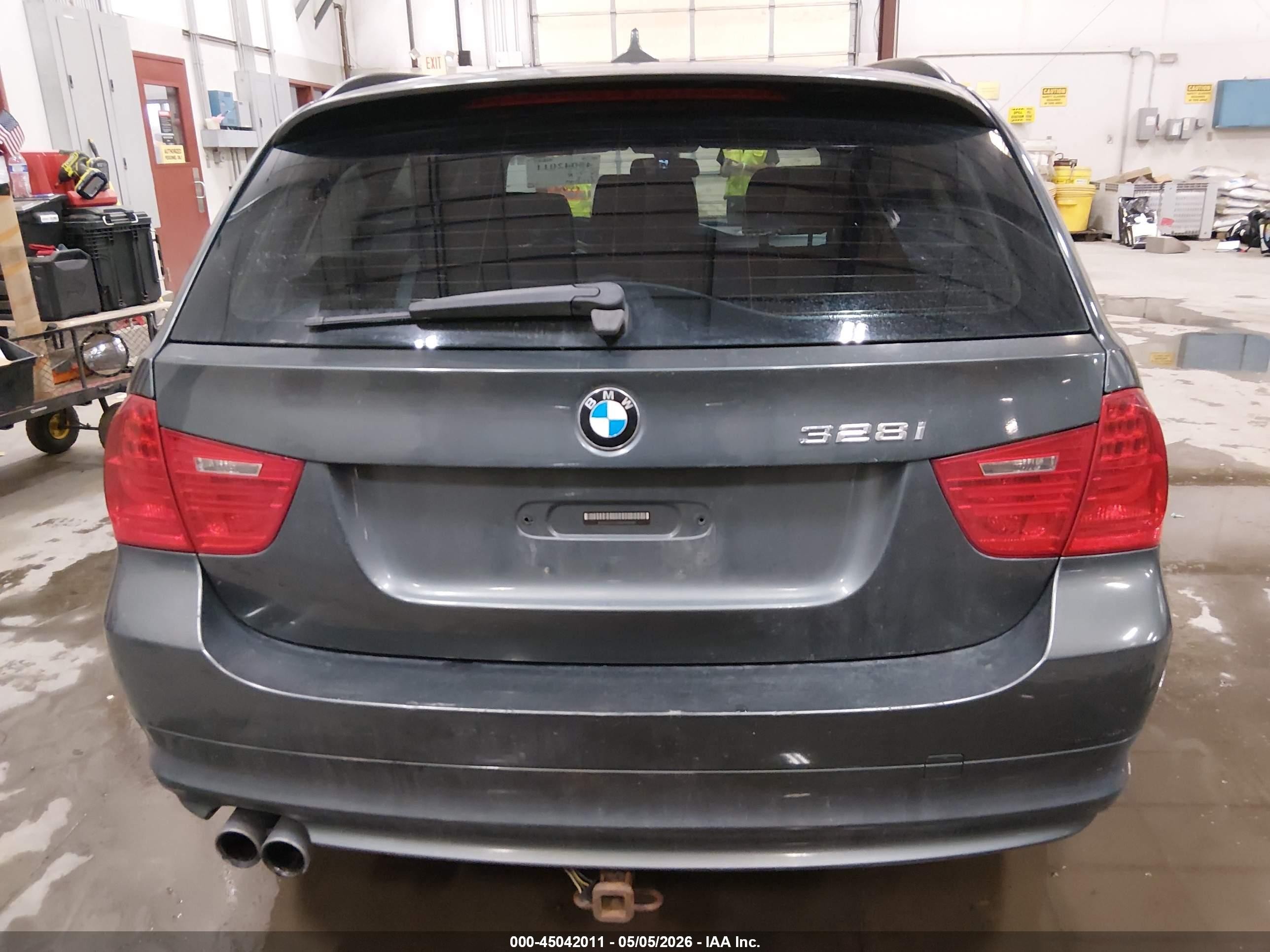 2011 Bmw 328i Xdrive Gray vin: WBAUU3C59BA950981