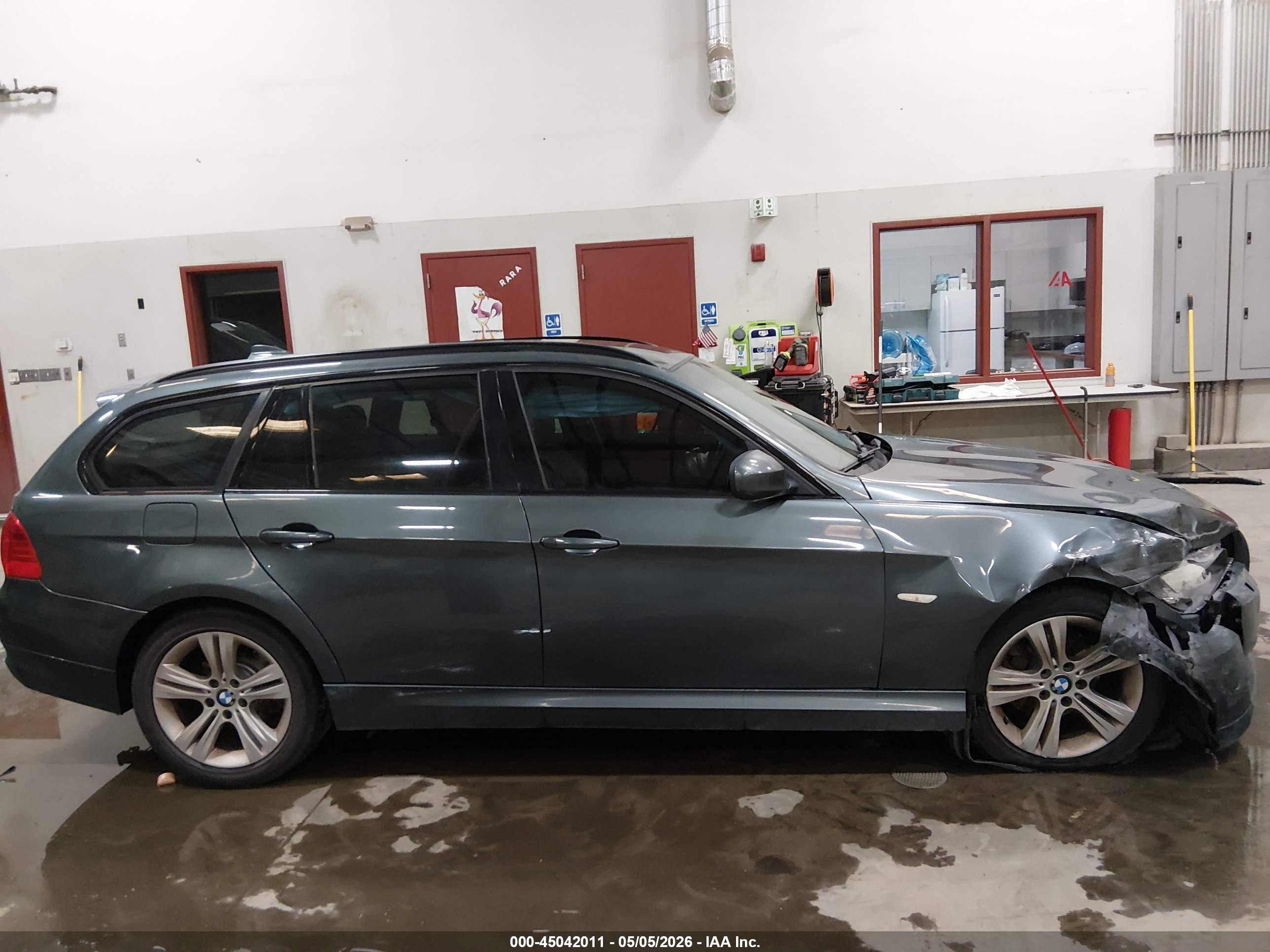 2011 Bmw 328i Xdrive Gray vin: WBAUU3C59BA950981