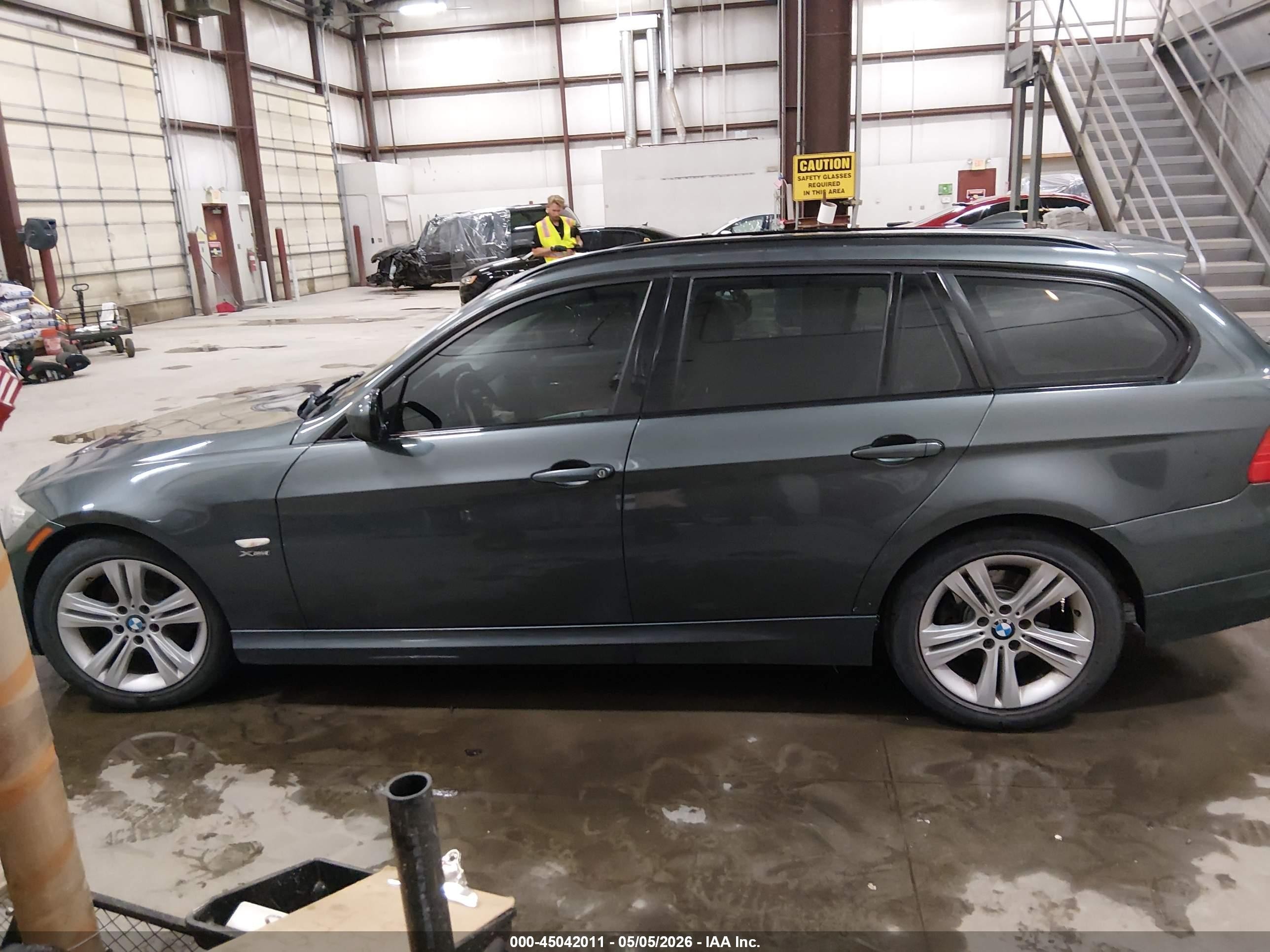 2011 Bmw 328i Xdrive Gray vin: WBAUU3C59BA950981