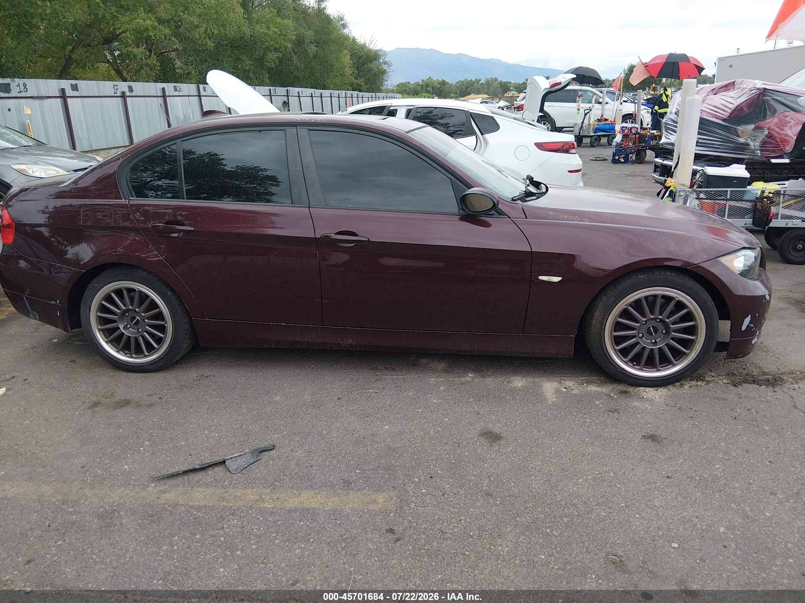 2008 Bmw 328i   Burgundy vin: WBAVA33518KX89459