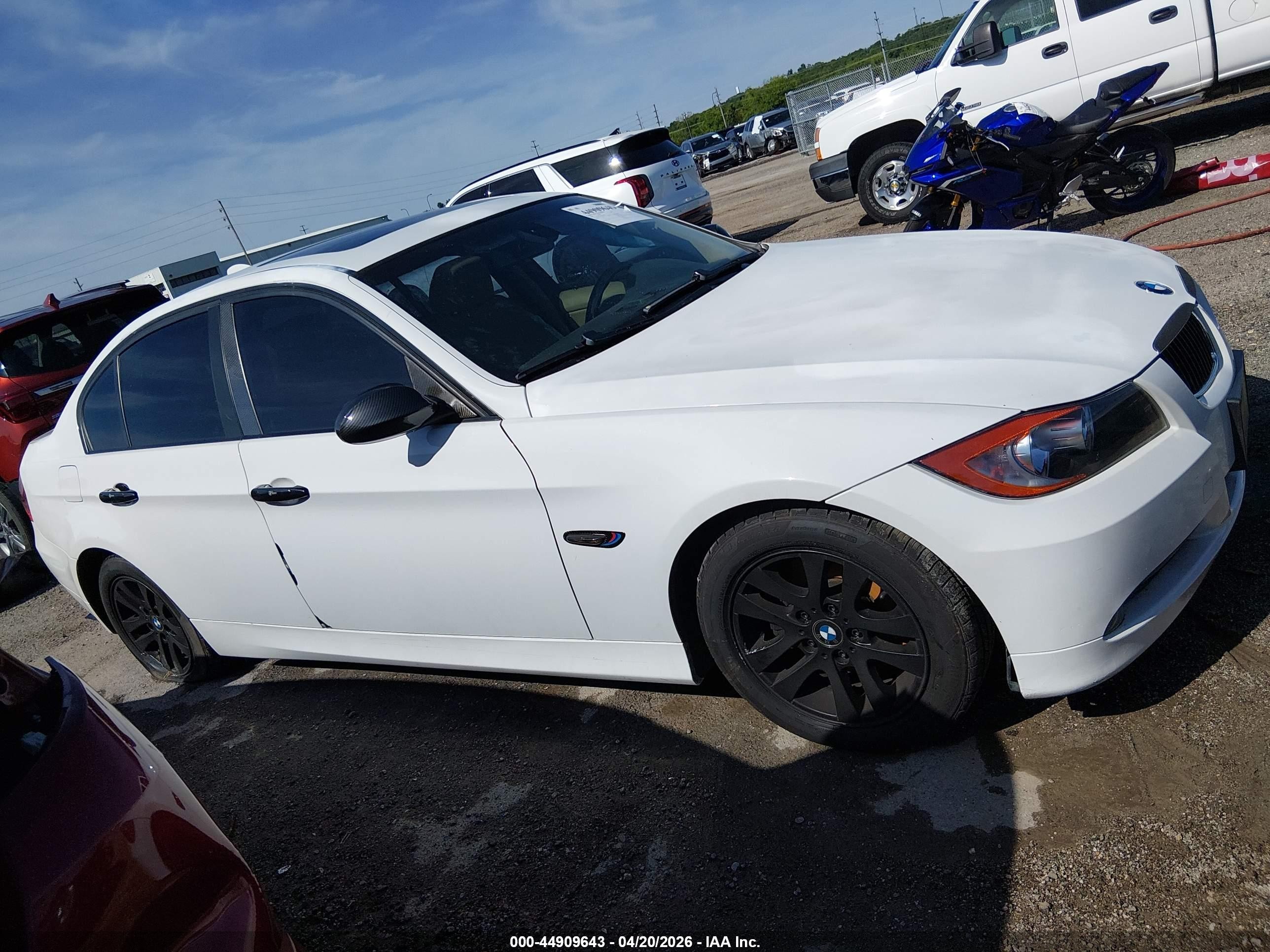 2008 Bmw 328i   White vin: WBAVA33518KX89672