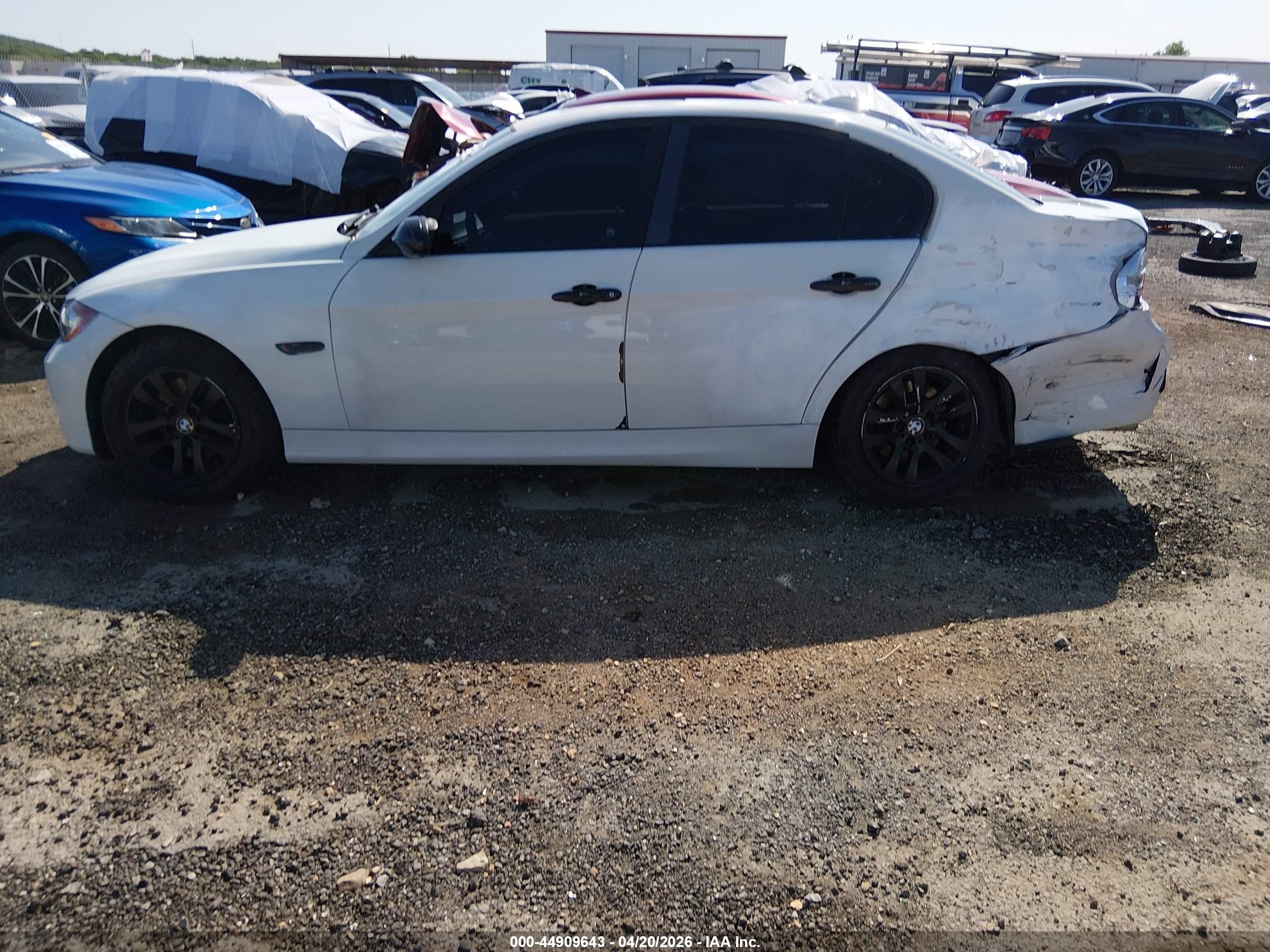 2008 Bmw 328i   White vin: WBAVA33518KX89672