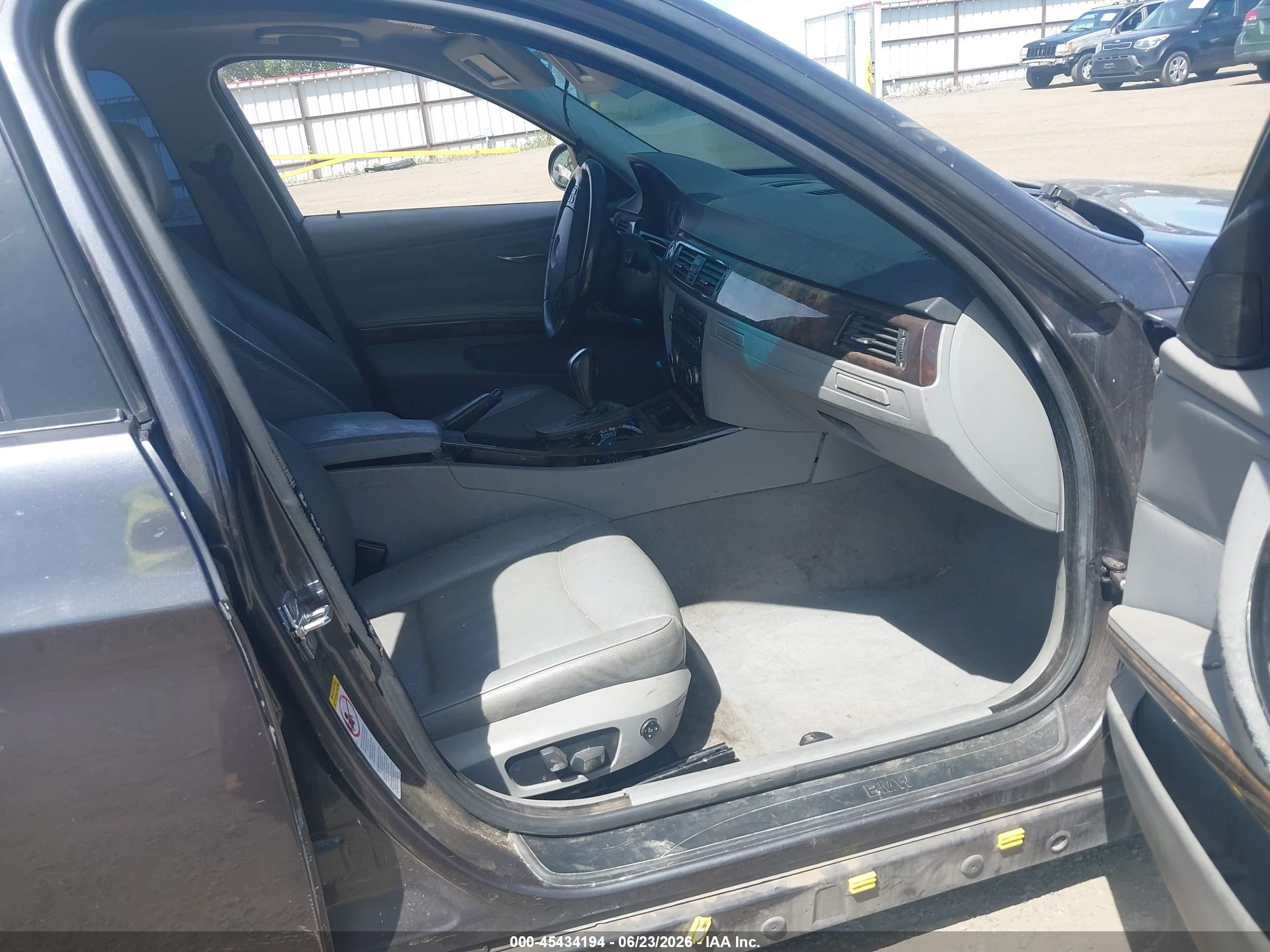 2007 Bmw 328i   Серый vin: WBAVA33557KX75790