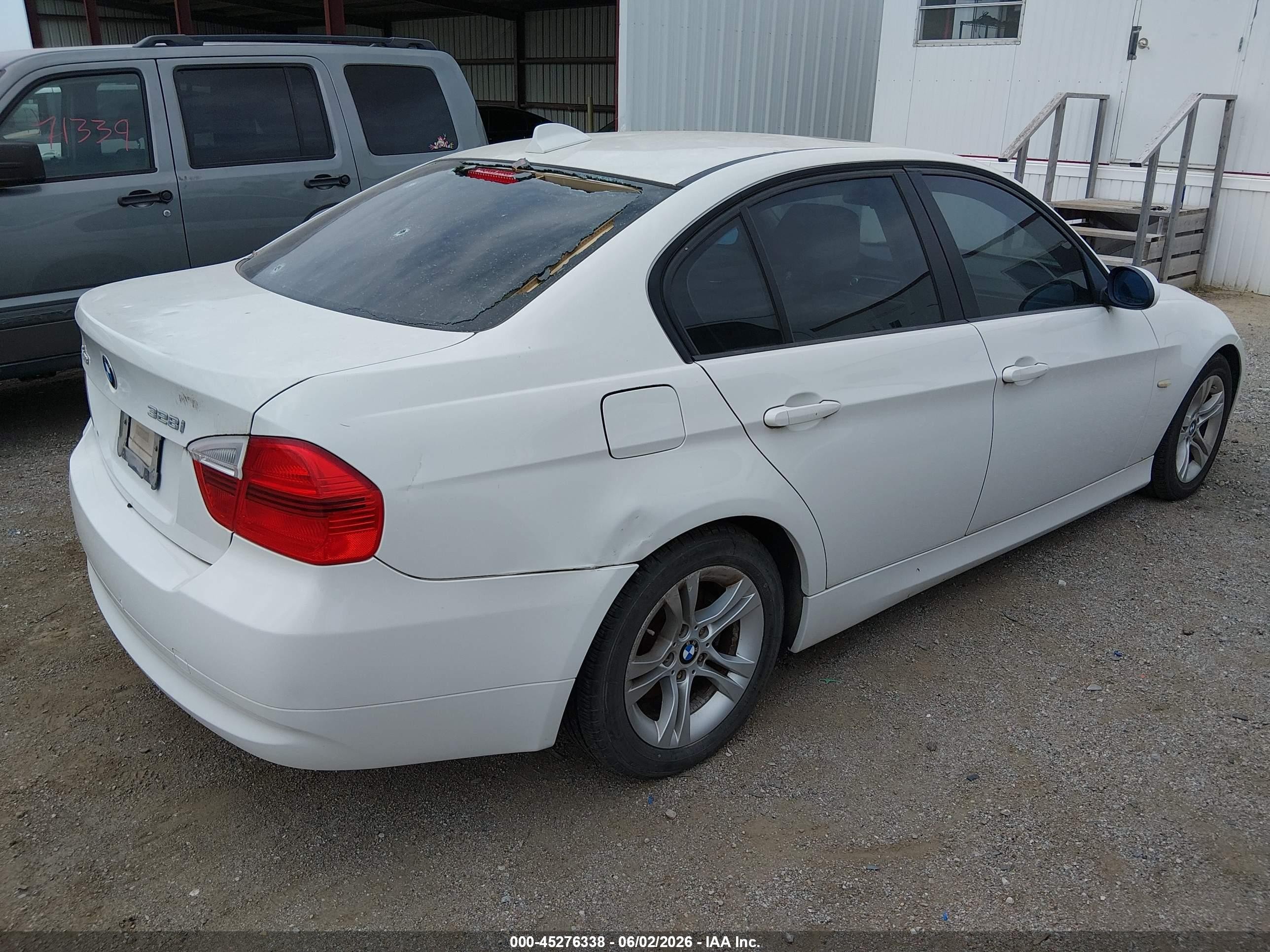 2008 Bmw 328i   White vin: WBAVA33598P143394