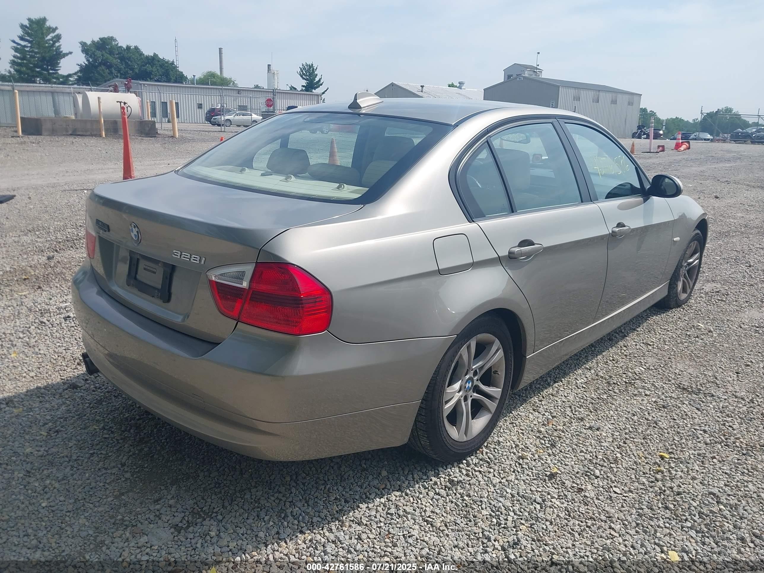 2008 Bmw 328i   Champagne vin: WBAVA37568NL48337