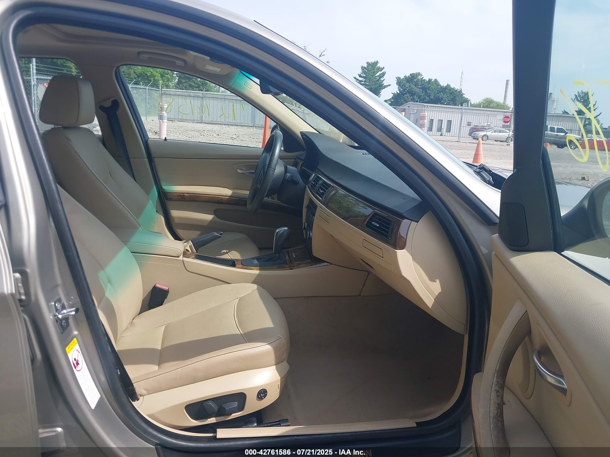 2008 Bmw 328i   Champagne vin: WBAVA37568NL48337