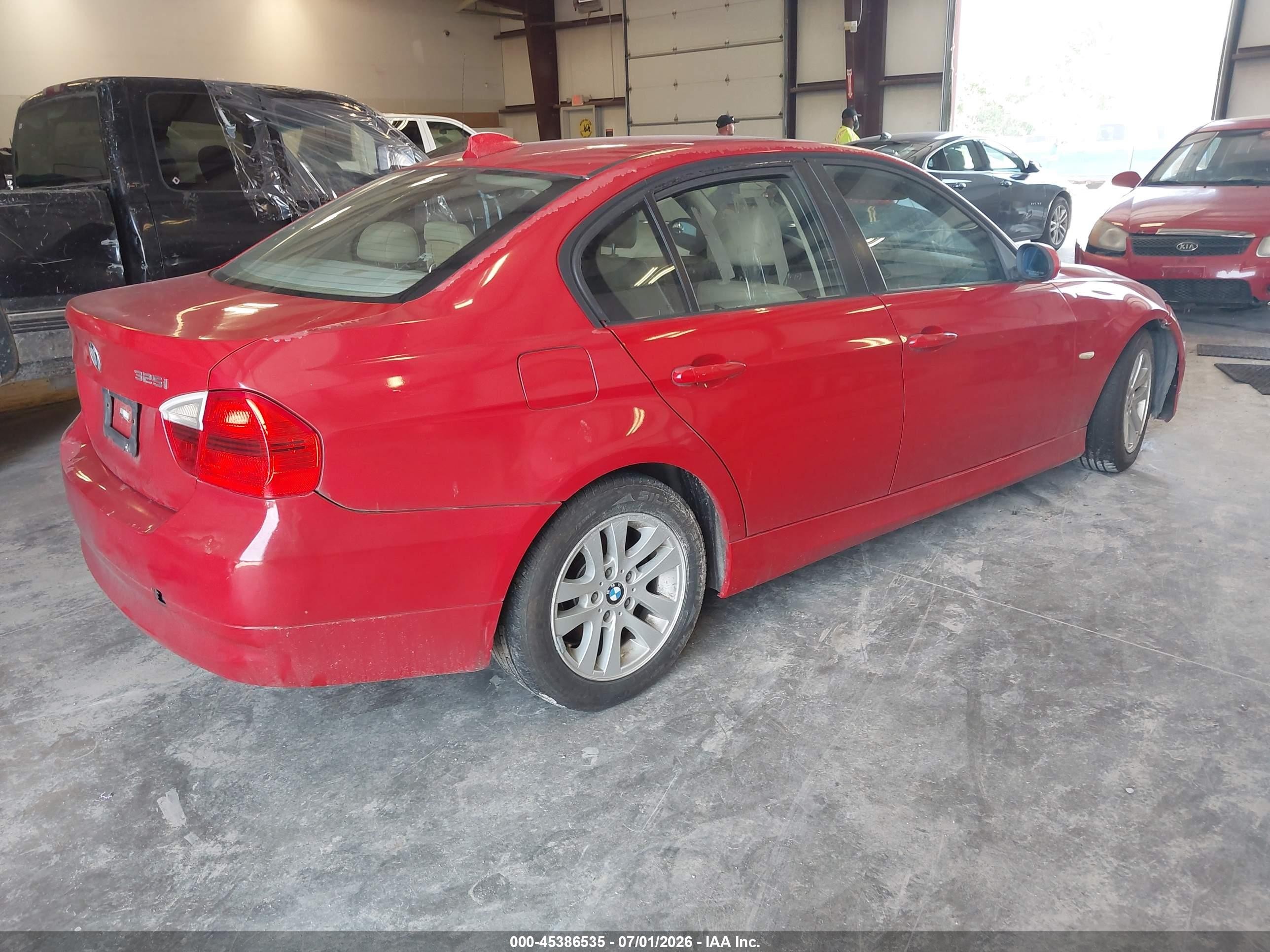 2006 Bmw 325i   Red vin: WBAVB13576KX43536