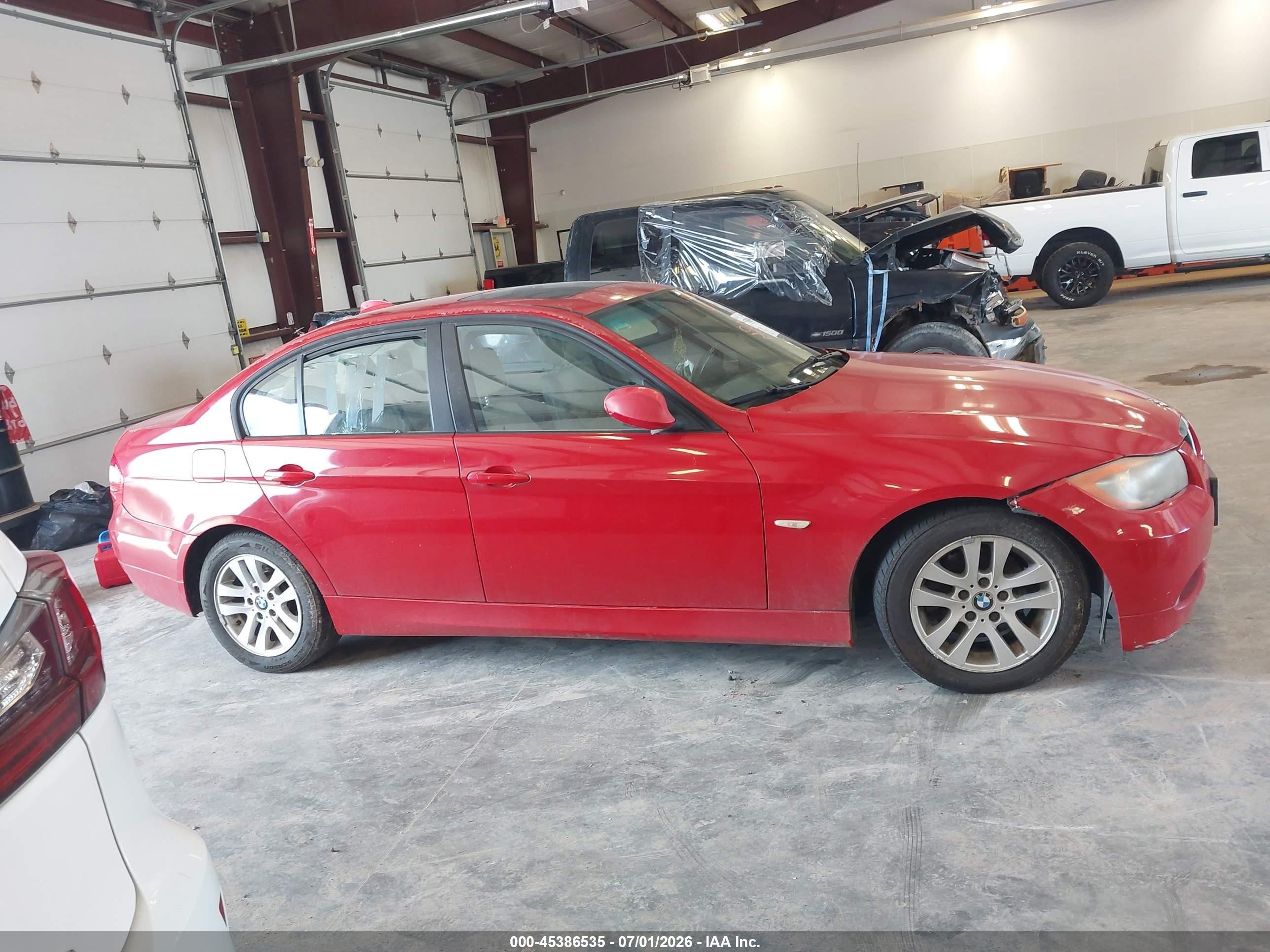 2006 Bmw 325i   Red vin: WBAVB13576KX43536
