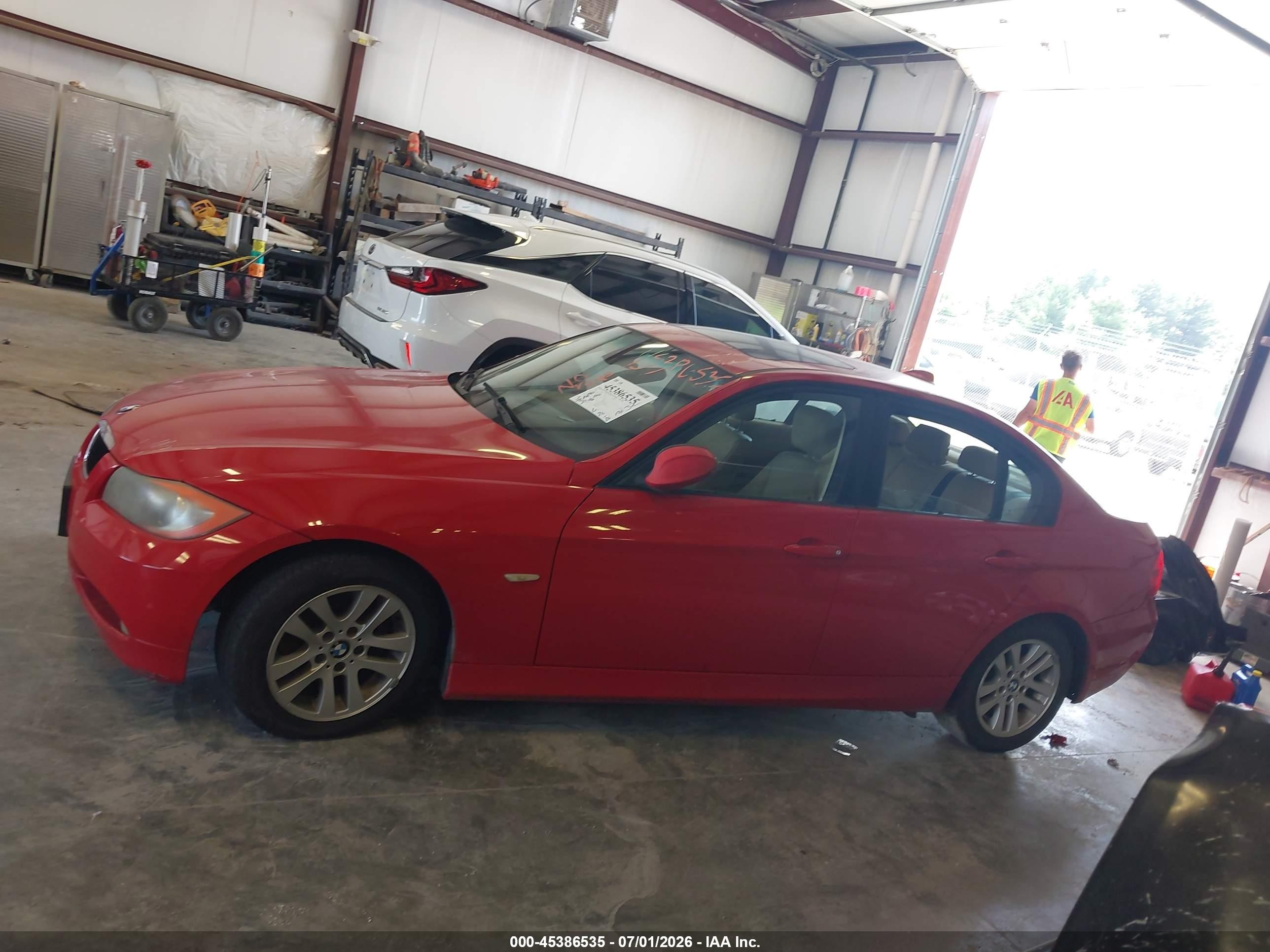 2006 Bmw 325i   Red vin: WBAVB13576KX43536