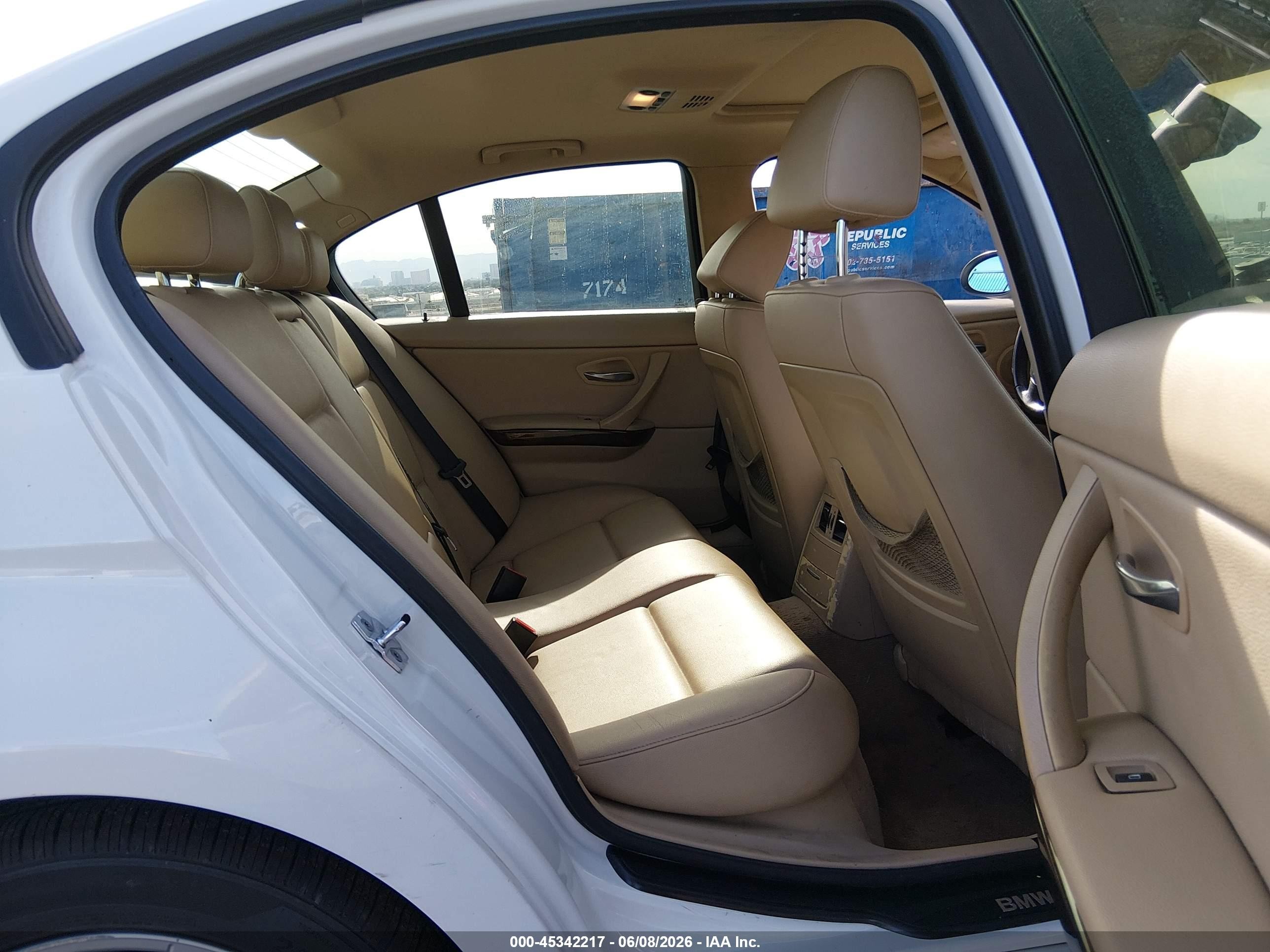 2006 Bmw 325i   White vin: WBAVB13576PT06560