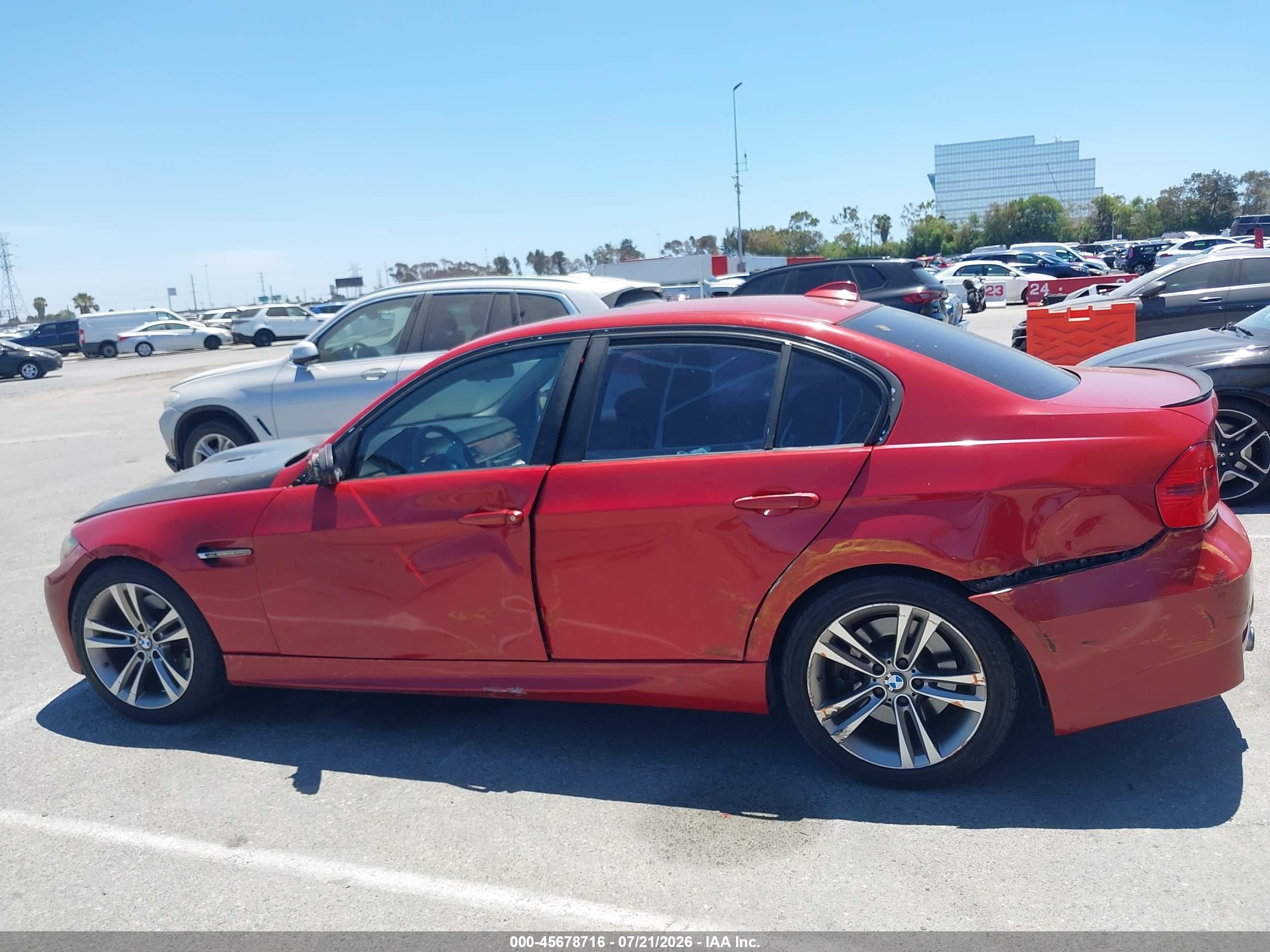 2006 Bmw 330i   Maroon vin: WBAVB33556KR73698
