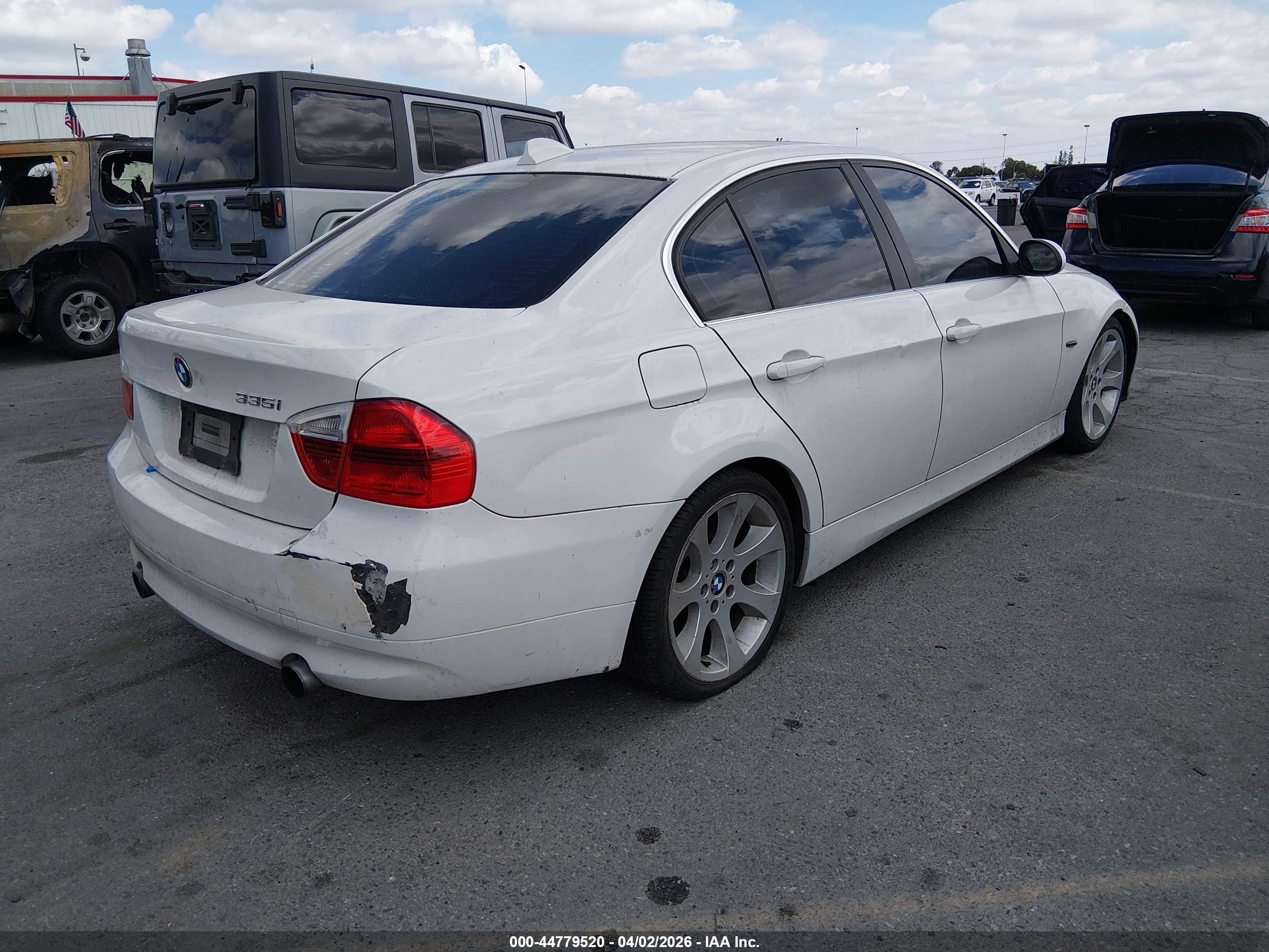 2007 Bmw 335i   White vin: WBAVB73527PA89913