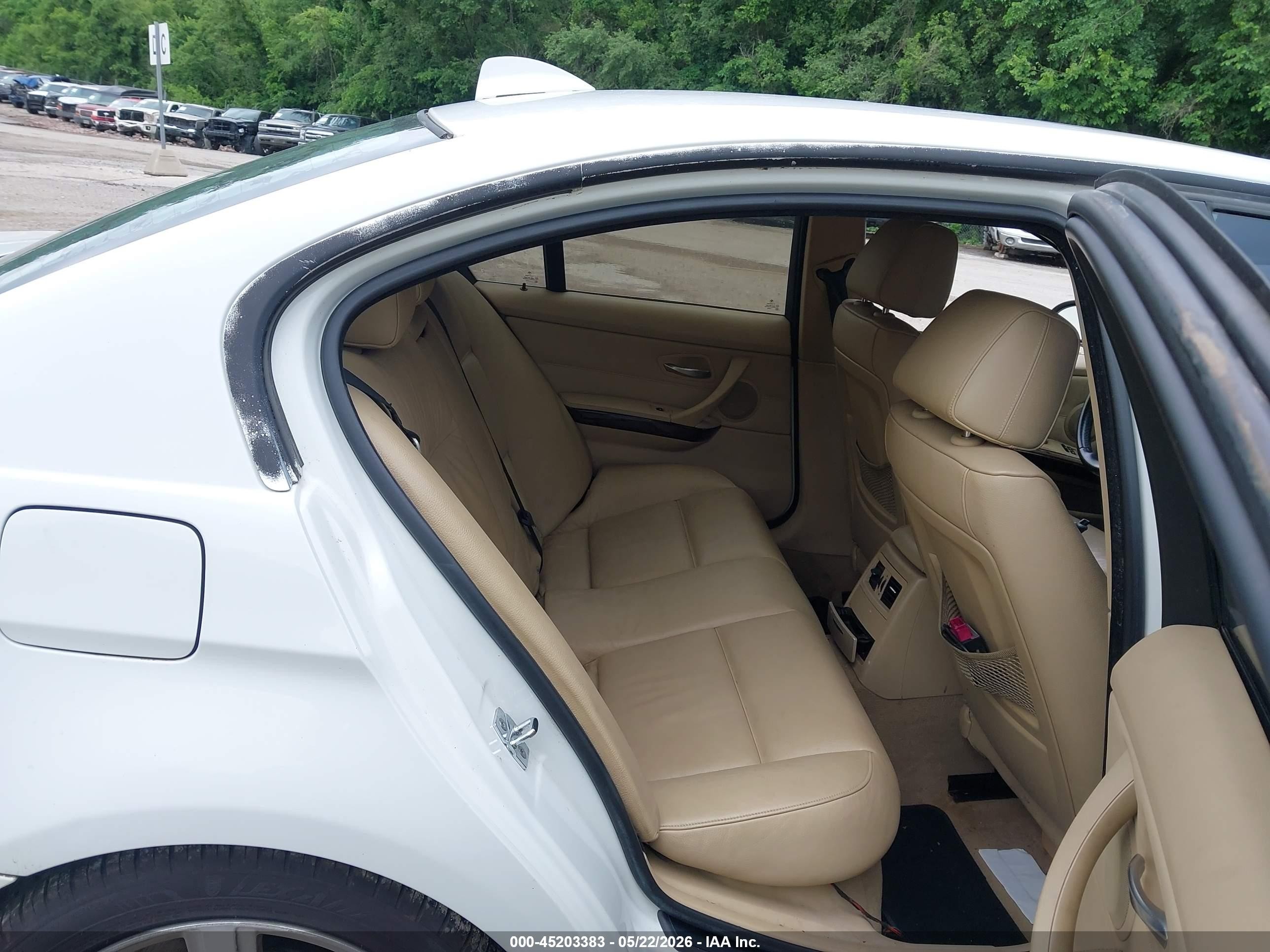 2007 Bmw 335i   White vin: WBAVB73557KY60570