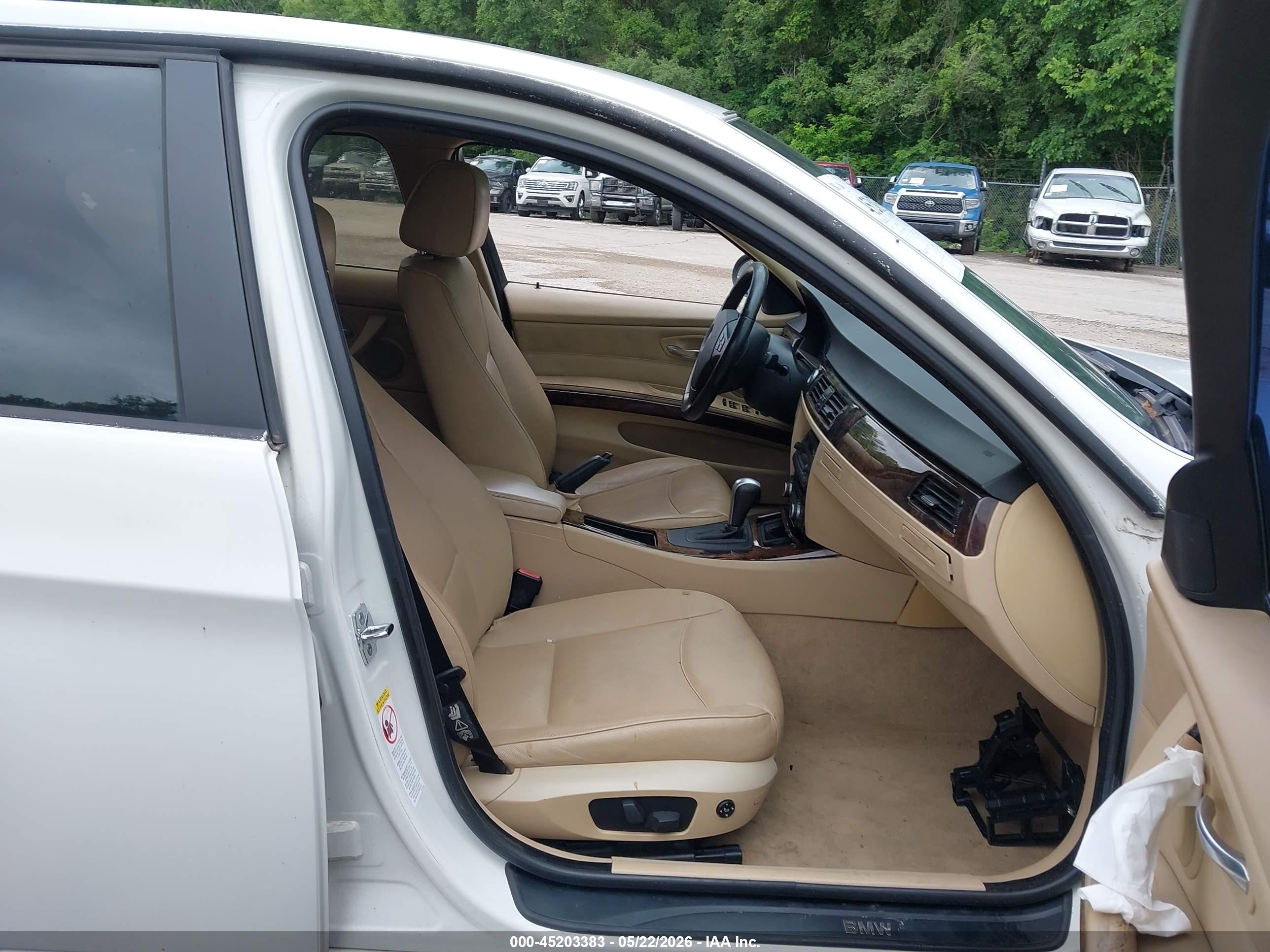 2007 Bmw 335i   White vin: WBAVB73557KY60570