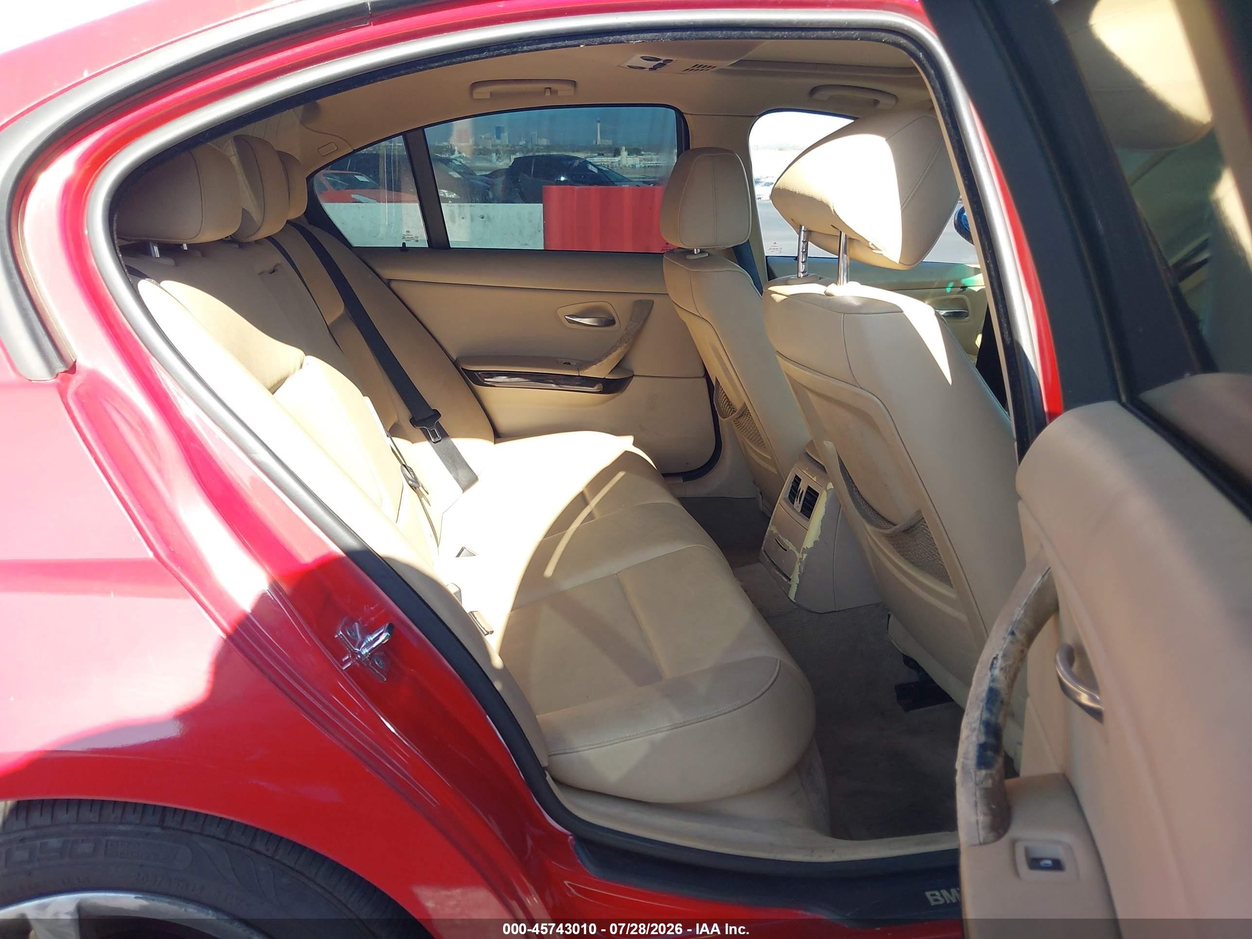 2008 Bmw 328i   Red vin: WBAVC535X8FZ82384