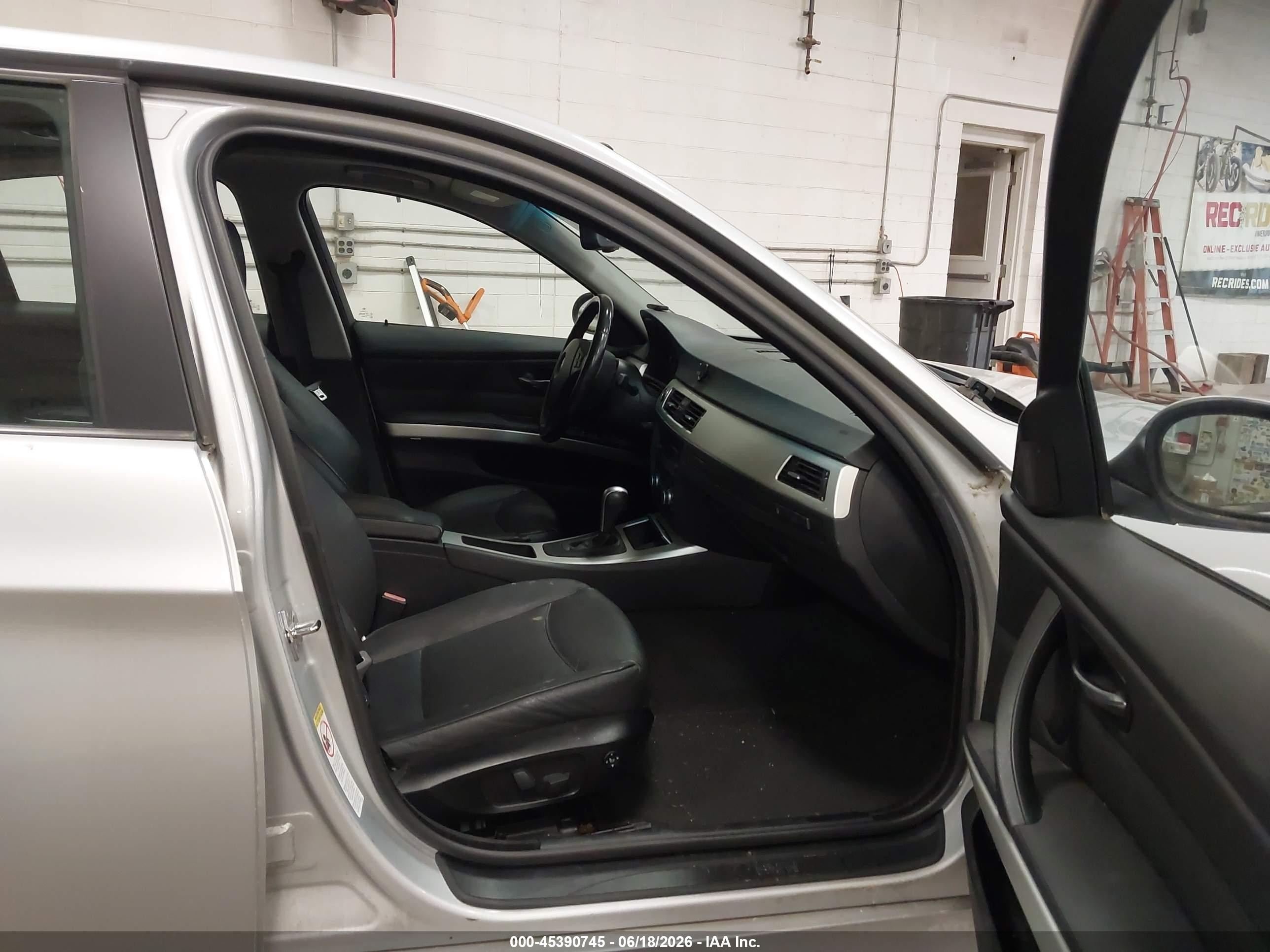 2007 Bmw 328xi   Silver vin: WBAVC73517KP32615