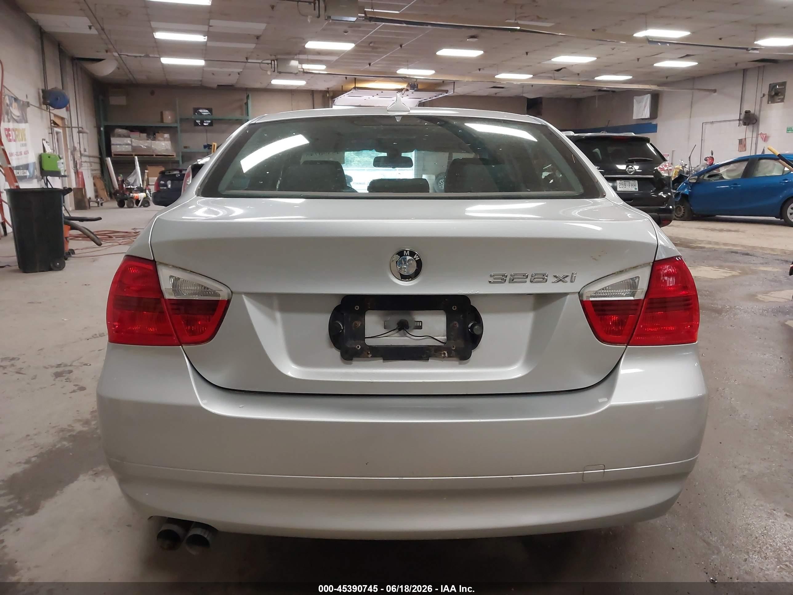 2007 Bmw 328xi   Silver vin: WBAVC73517KP32615
