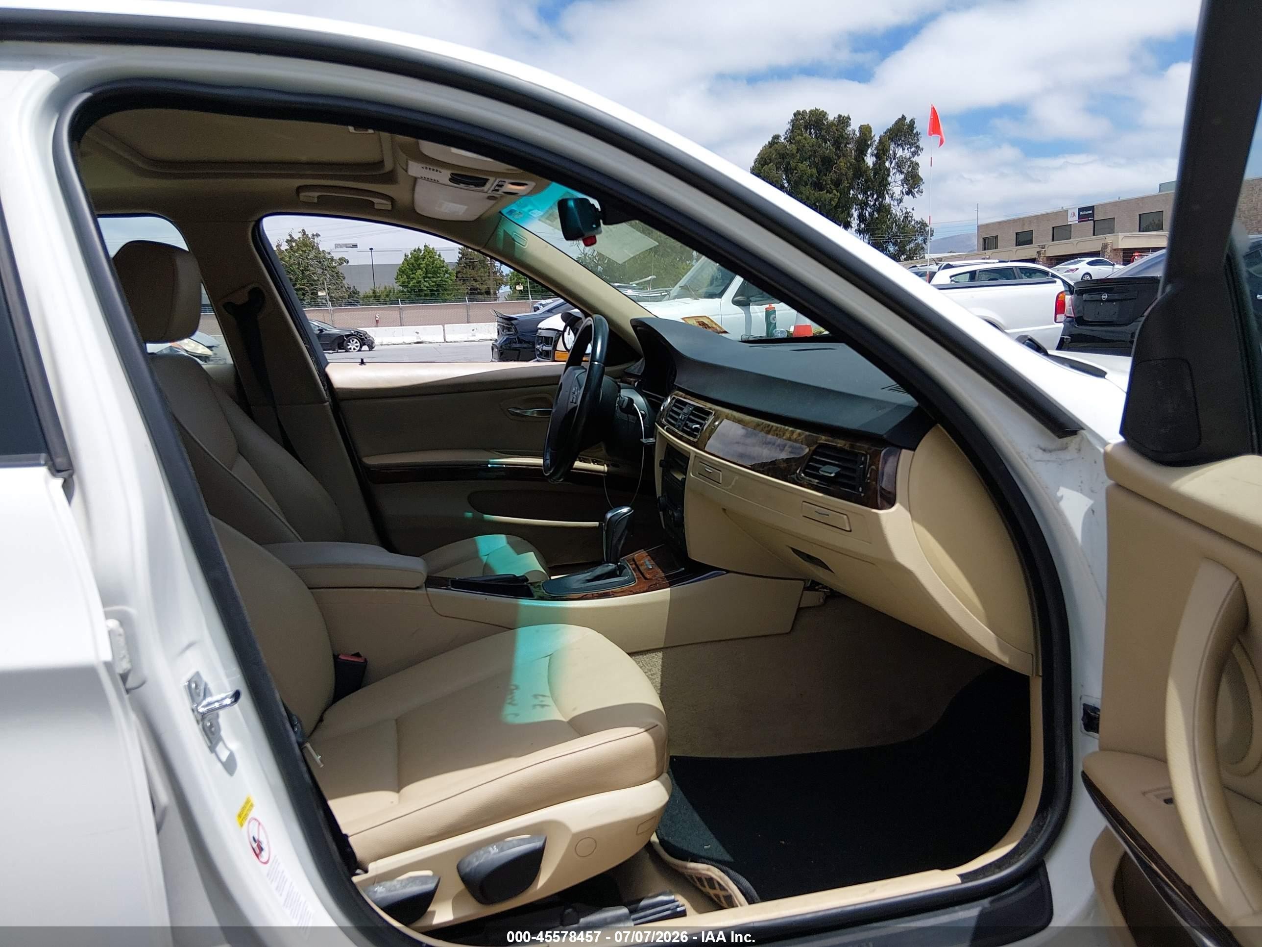 2007 Bmw 328xi   White vin: WBAVC93537KX52280