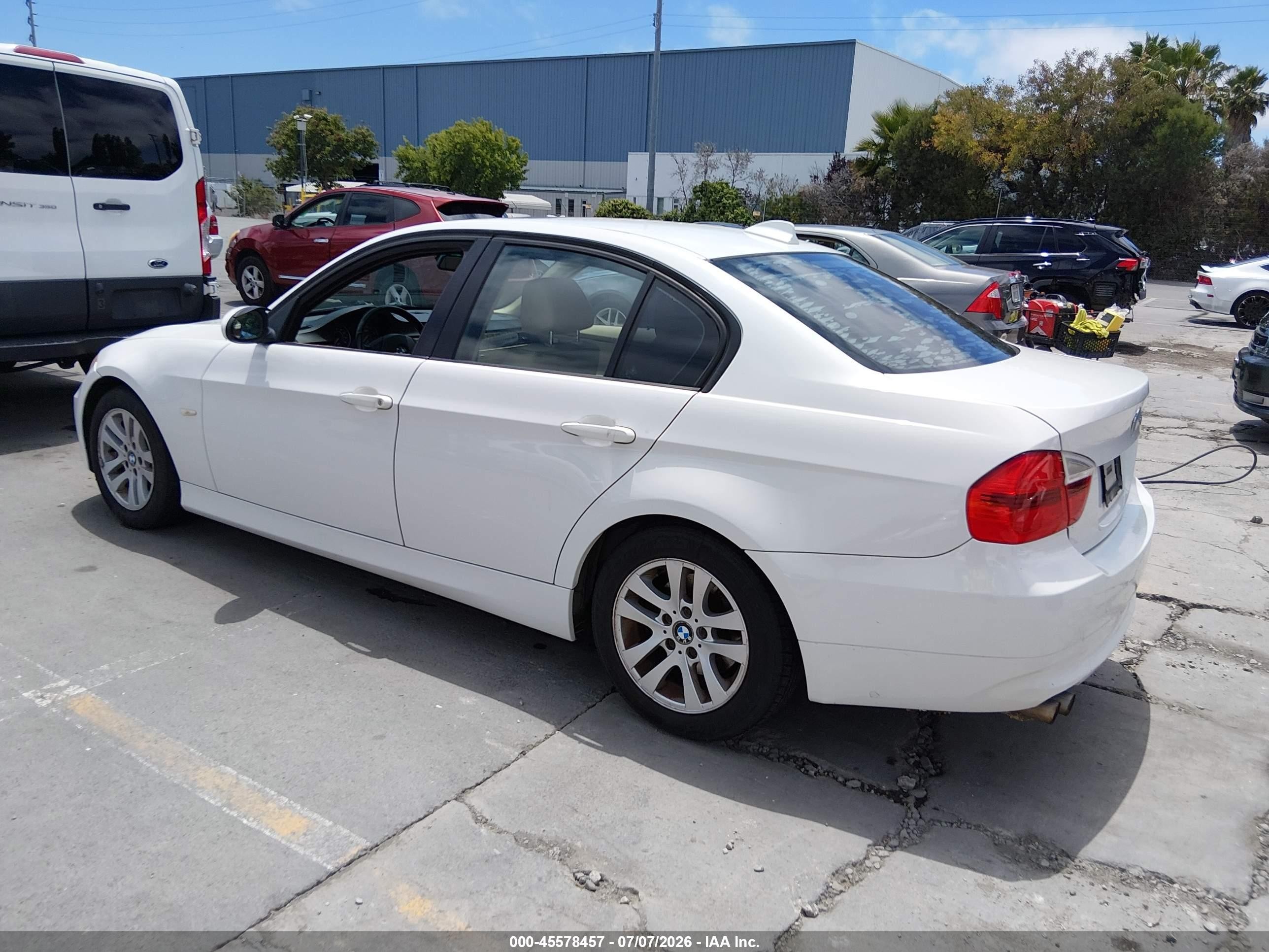 2007 Bmw 328xi   White vin: WBAVC93537KX52280