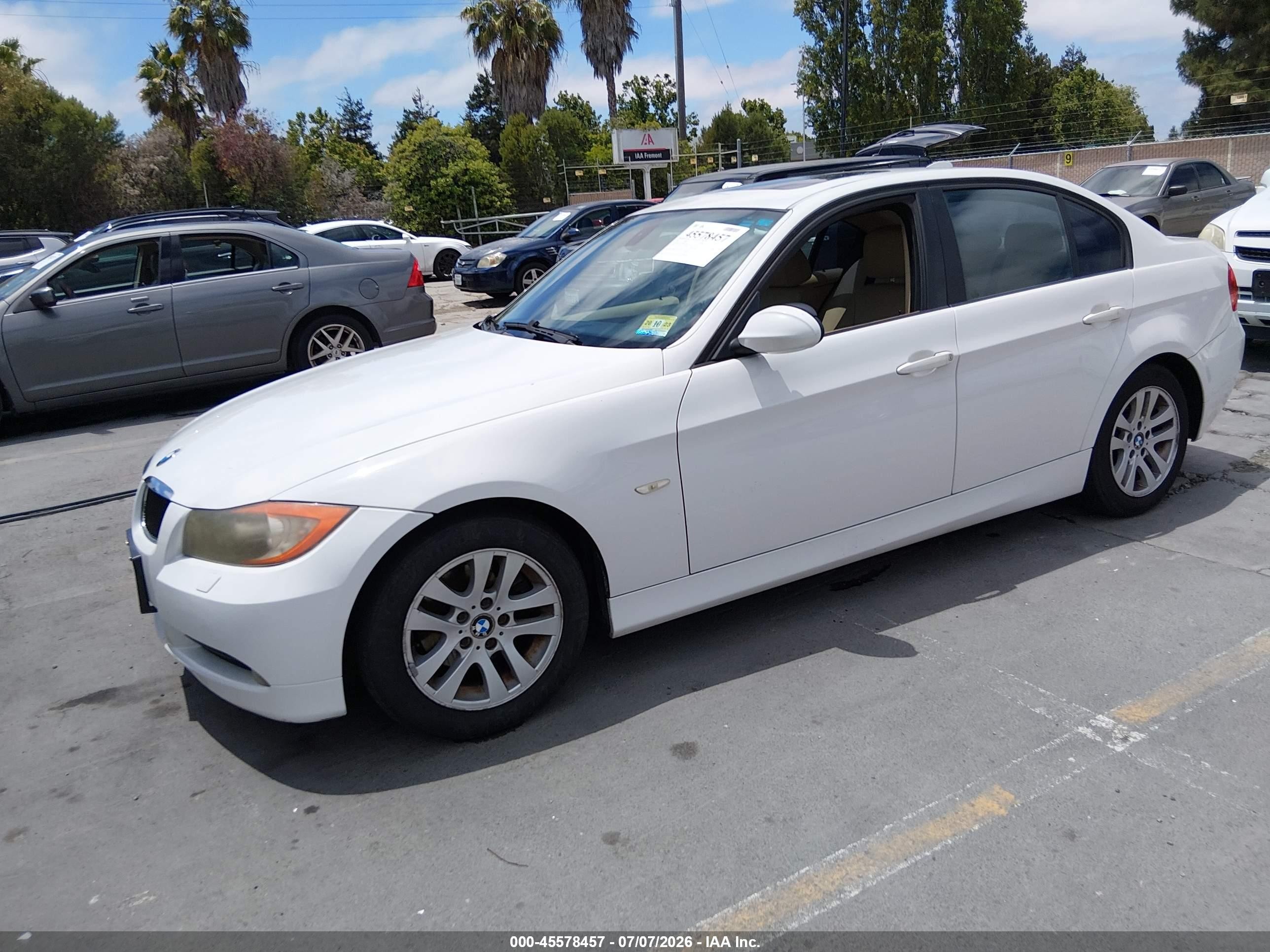 2007 Bmw 328xi   White vin: WBAVC93537KX52280