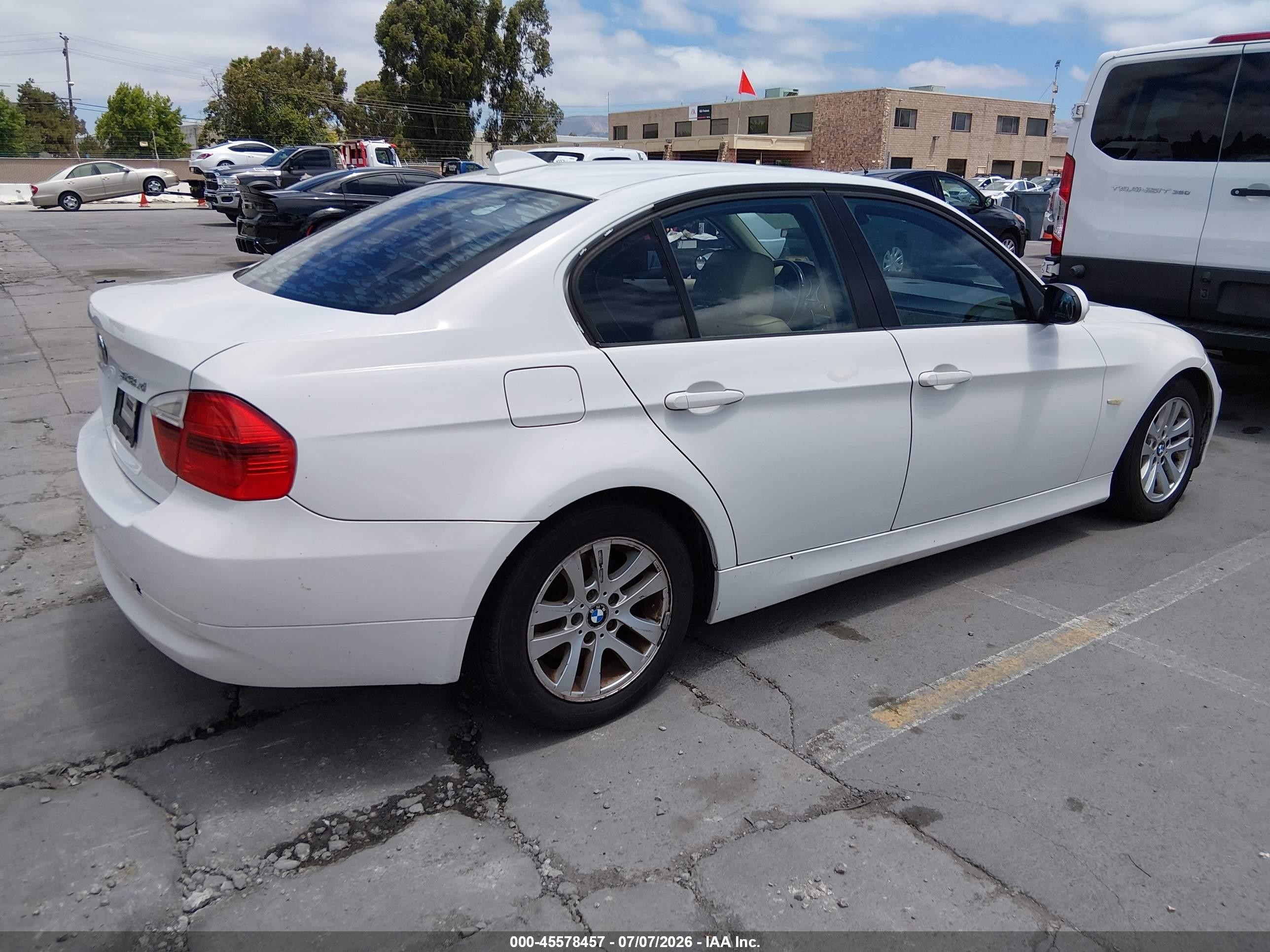 2007 Bmw 328xi   White vin: WBAVC93537KX52280