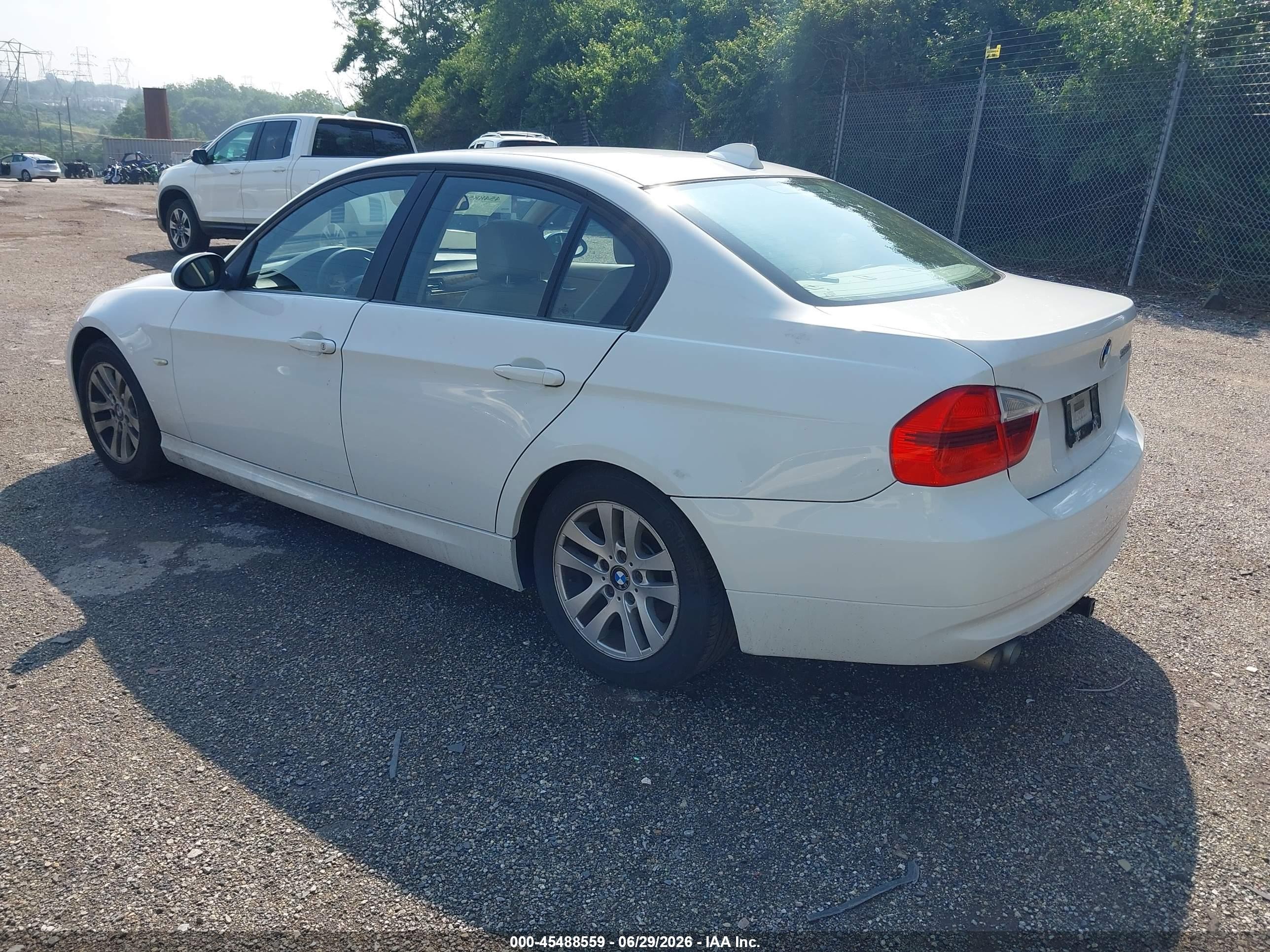2007 Bmw 328xi White vin: WBAVC93557KX61787