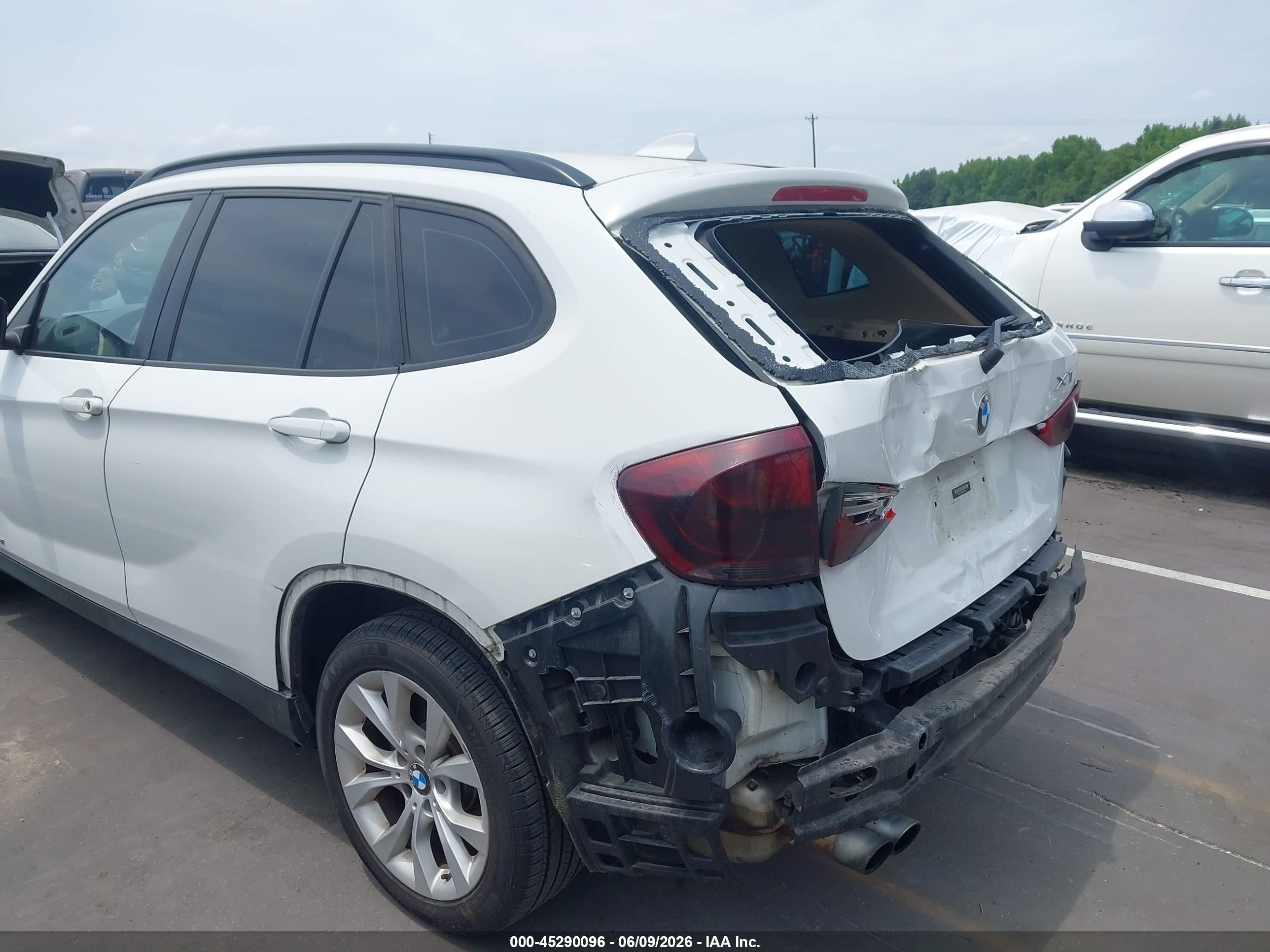 2013 Bmw X1 Xdrive28i White vin: WBAVL1C50DVR82970