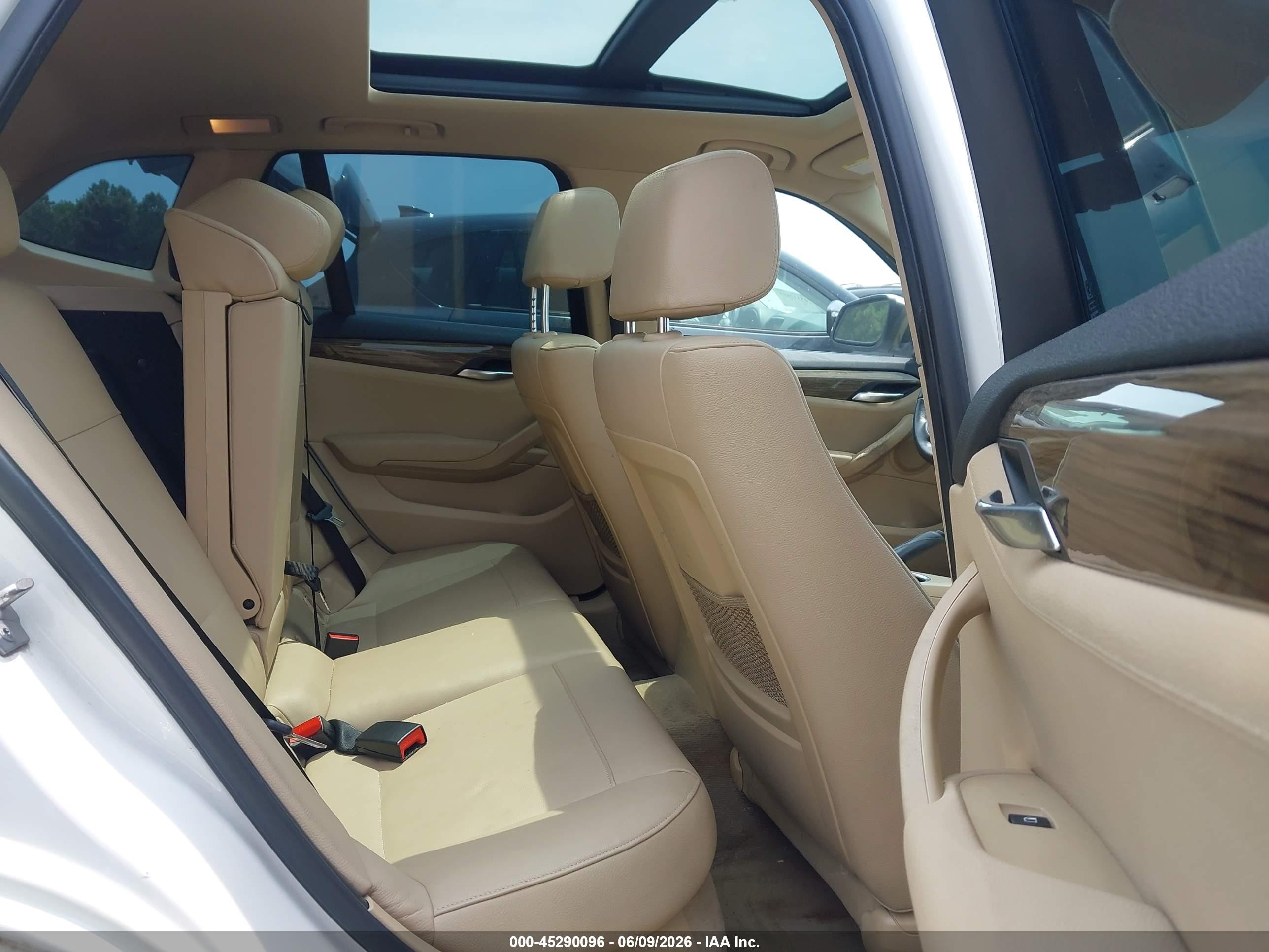 2013 Bmw X1 Xdrive28i White vin: WBAVL1C50DVR82970