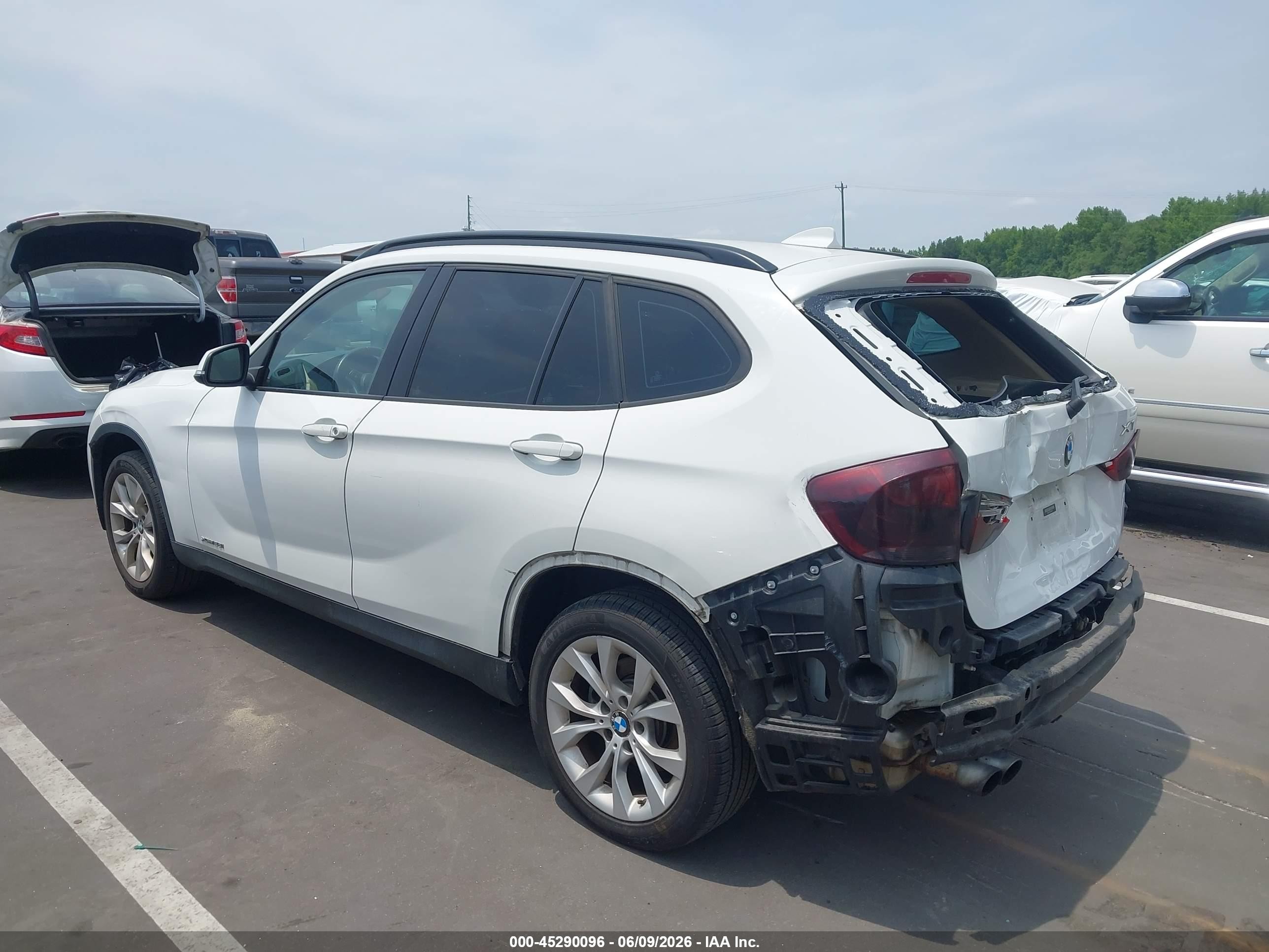 2013 Bmw X1 Xdrive28i White vin: WBAVL1C50DVR82970