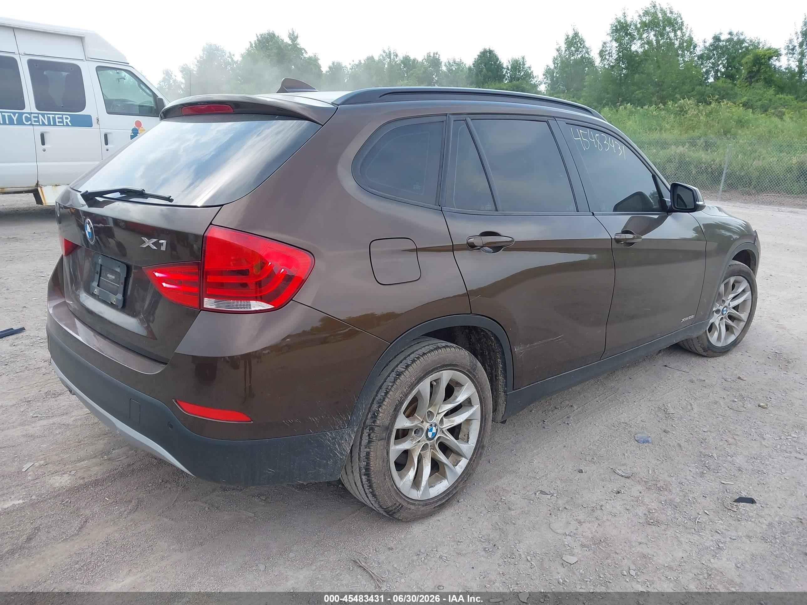 2015 Bmw X1 Xdrive28i Коричневый vin: WBAVL1C50FVY31310