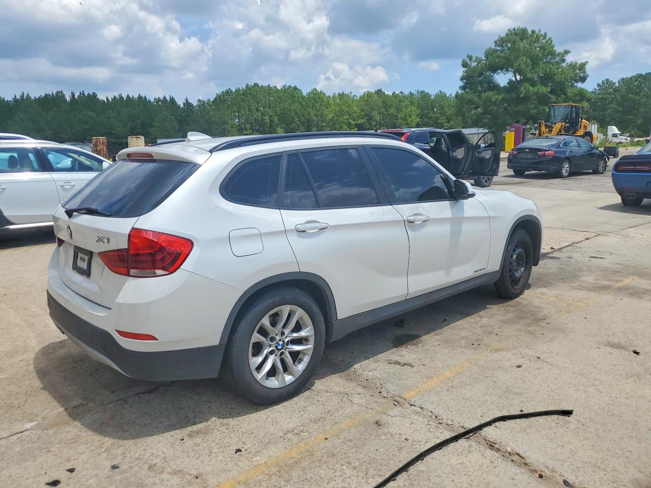 2015 Bmw X1 Xdrive28i Белый vin: WBAVL1C52FVY40199