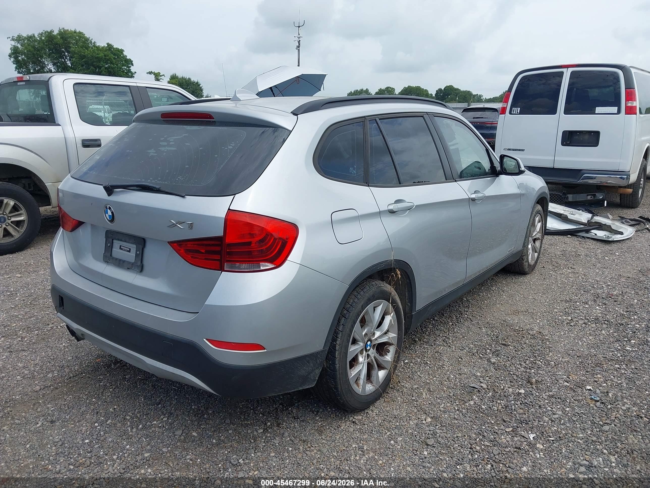 2014 Bmw X1 Xdrive28i Серебряный vin: WBAVL1C53EVY15147