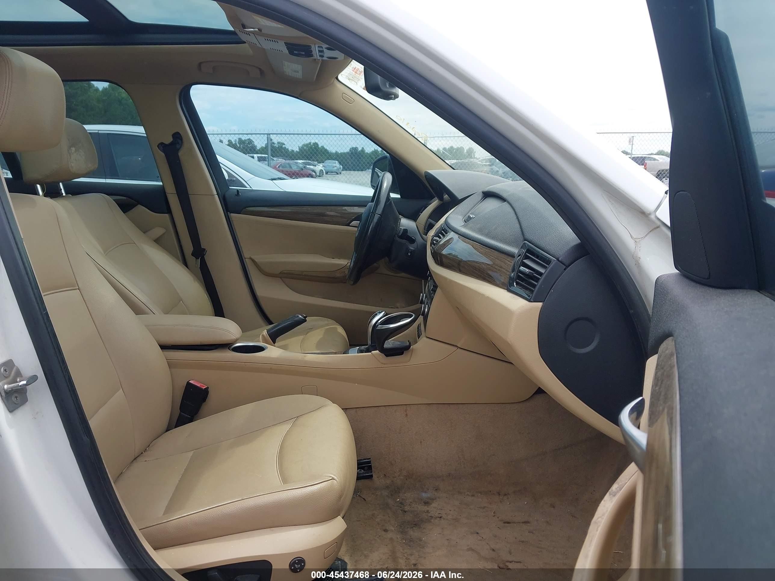 2014 Bmw X1 Xdrive28i White vin: WBAVL1C54EVY18400