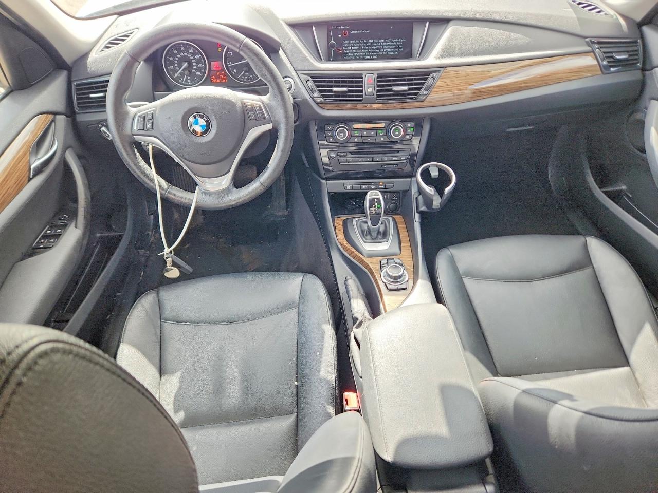 2013 Bmw X1 Xdrive28i Серебряный vin: WBAVL1C56DVR85551