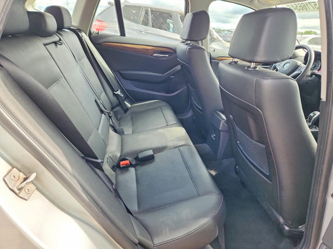 2013 Bmw X1 Xdrive28i Серебряный vin: WBAVL1C56DVR85551