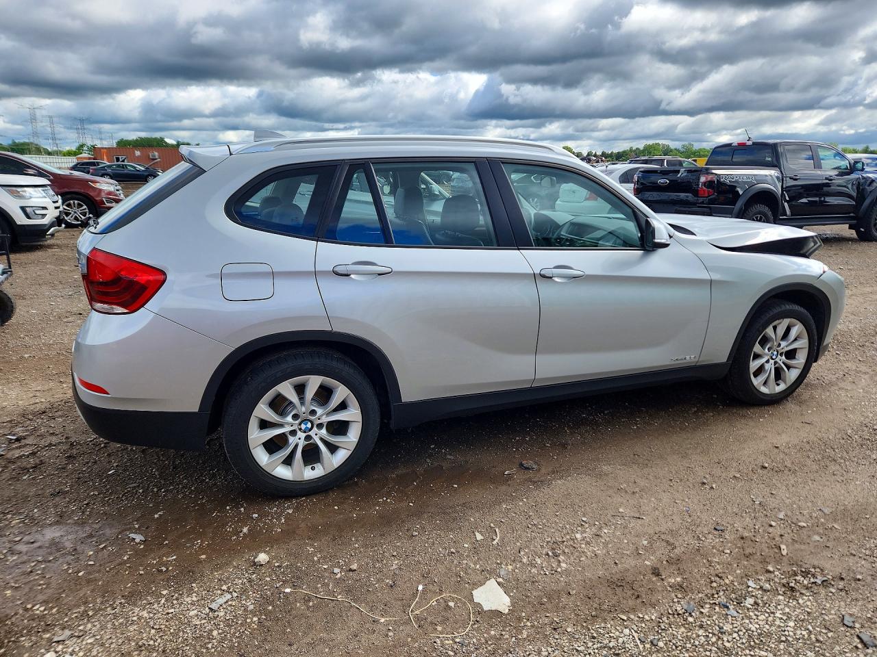 2013 Bmw X1 Xdrive28i Серебряный vin: WBAVL1C56DVR85551