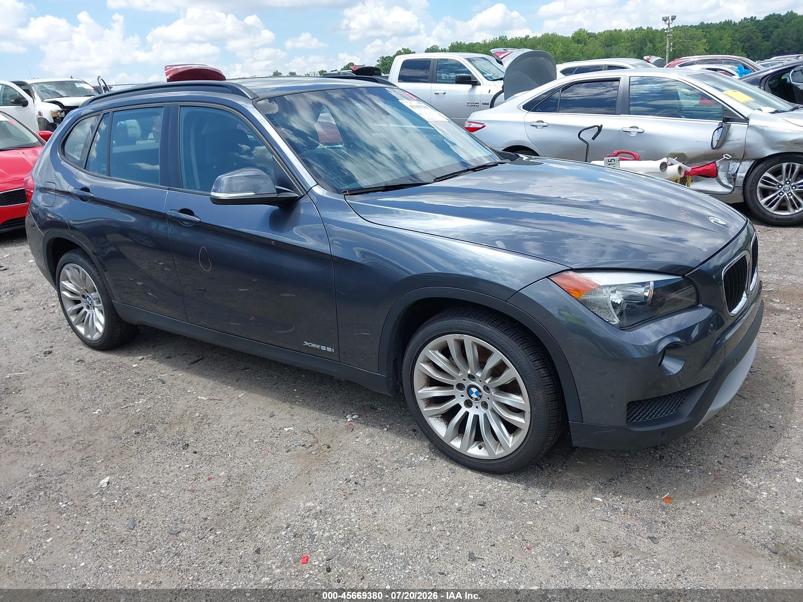 2014 Bmw X1 Xdrive28i Gray vin: WBAVL1C56EVY18754