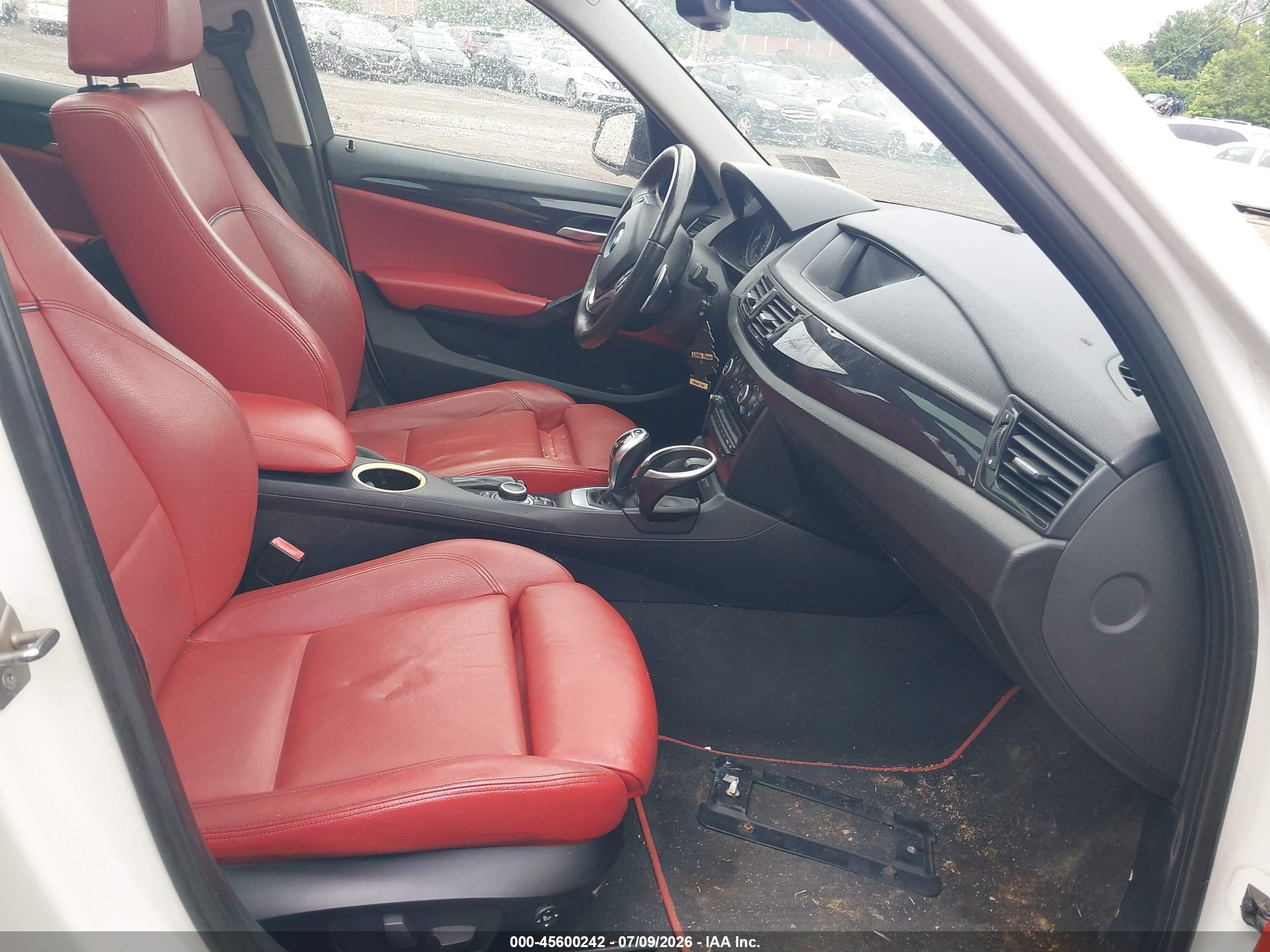 2014 Bmw X1 Xdrive28i Белый vin: WBAVL1C57EVY10338
