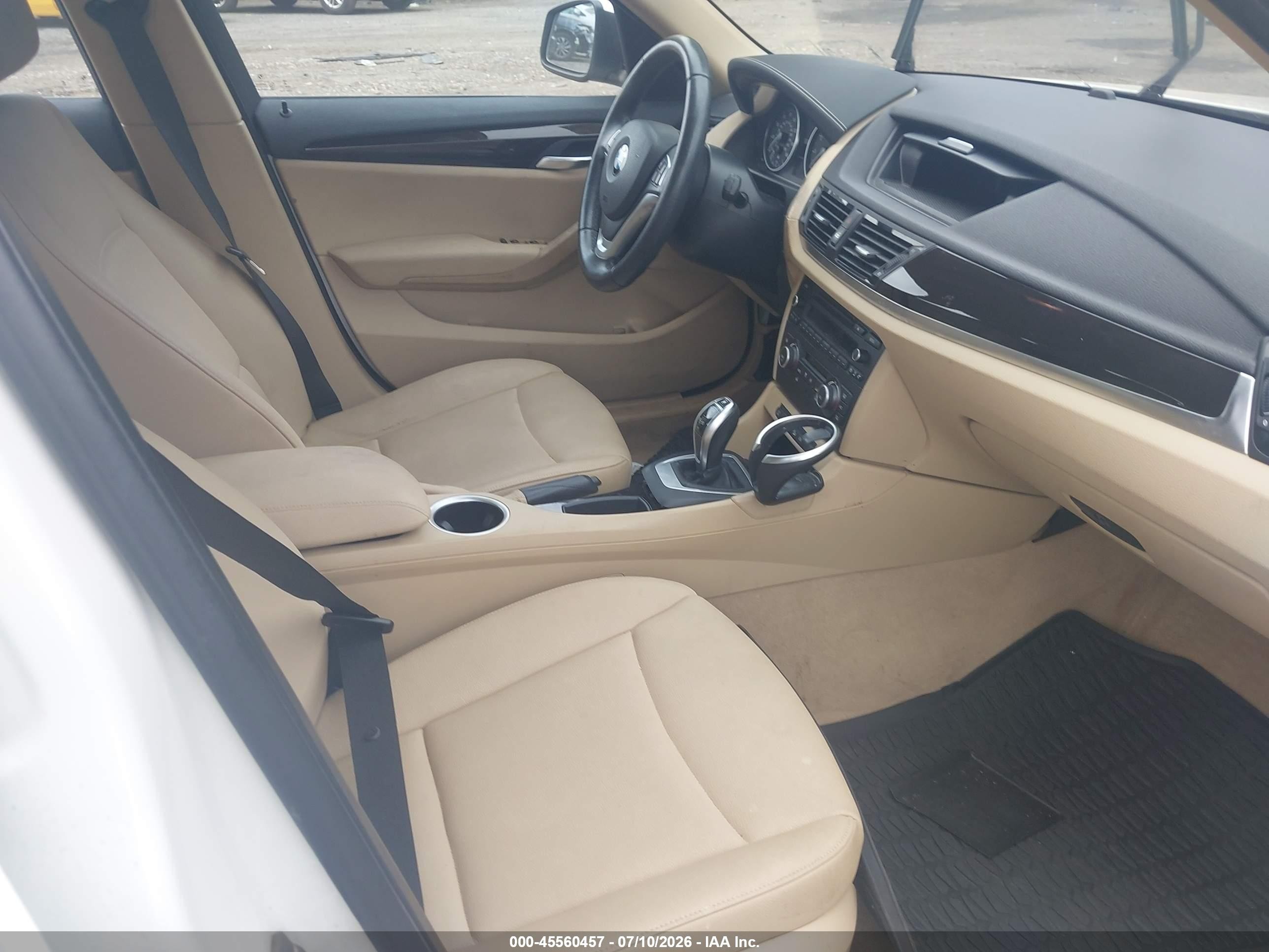 2015 Bmw X1 Xdrive28i Белый vin: WBAVL1C57FVY34043