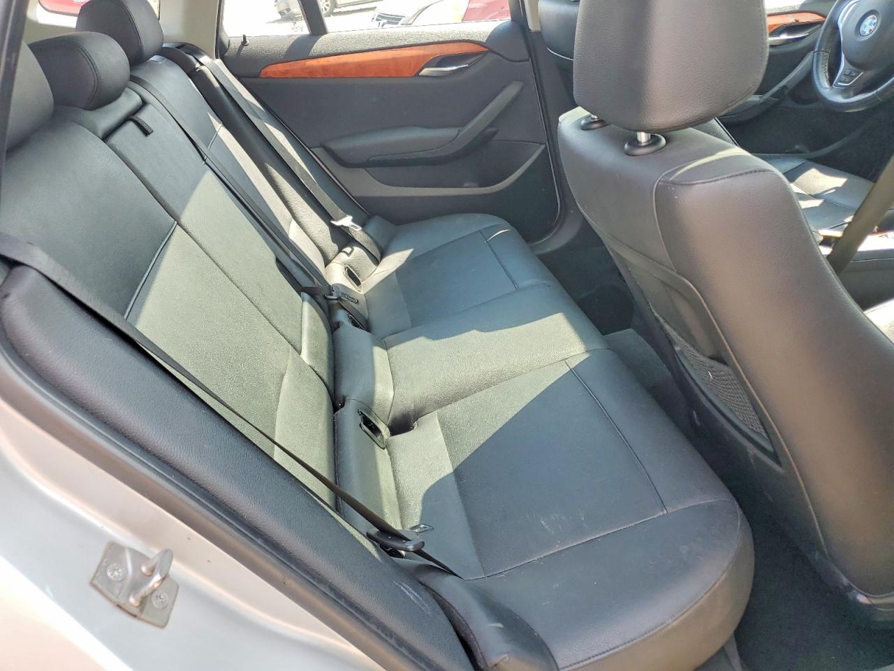 2014 Bmw X1 Xdrive28i Серебряный vin: WBAVL1C58EVY17136